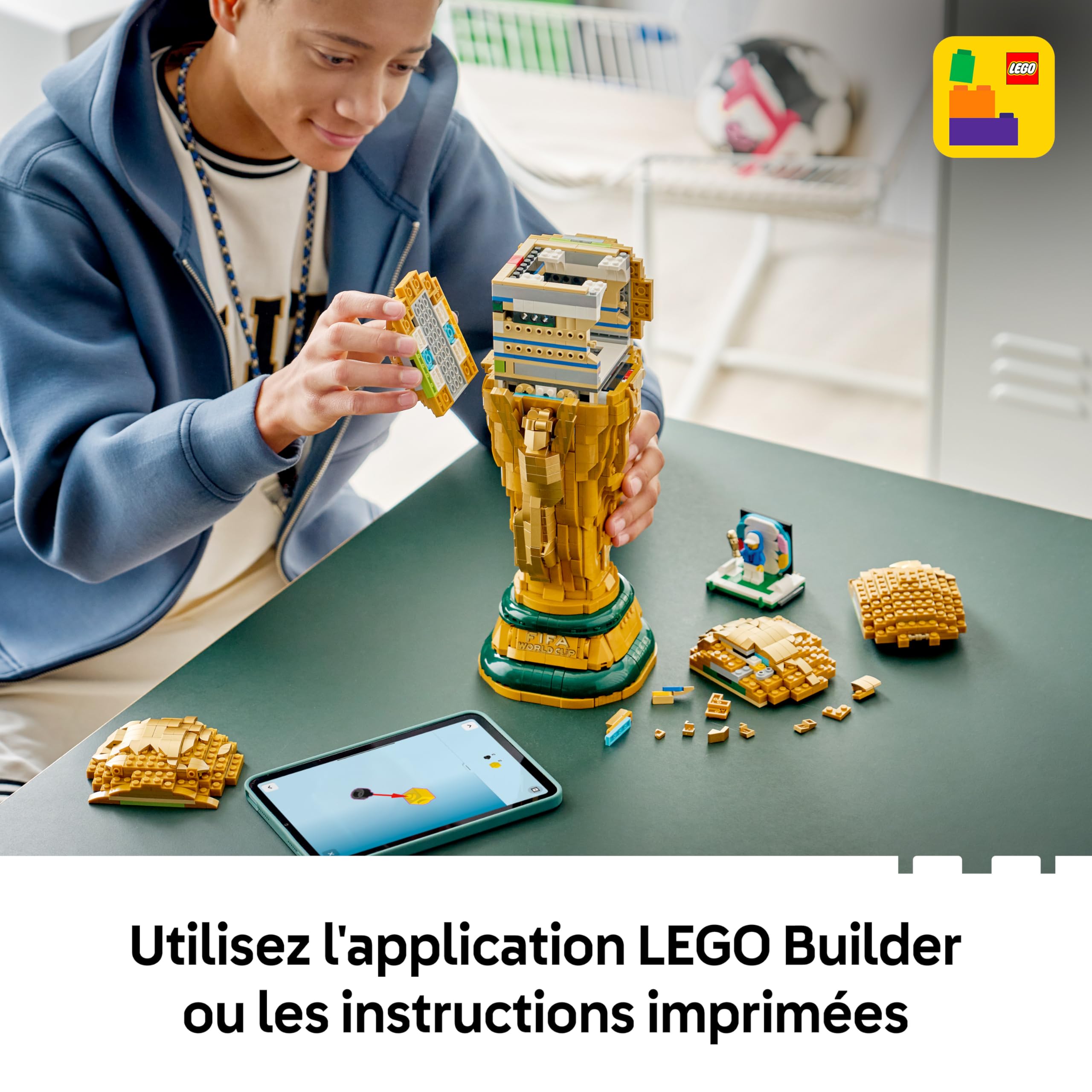 LEGO Editions Trophée Officiel de la Coupe du Monde de la FIFA - Jouet 3D - Maquette DIY avec Minifigurine Collector - Idée Cadeau Football pour la Fête des Pères ou pour Adulte Fan de Sport 43020