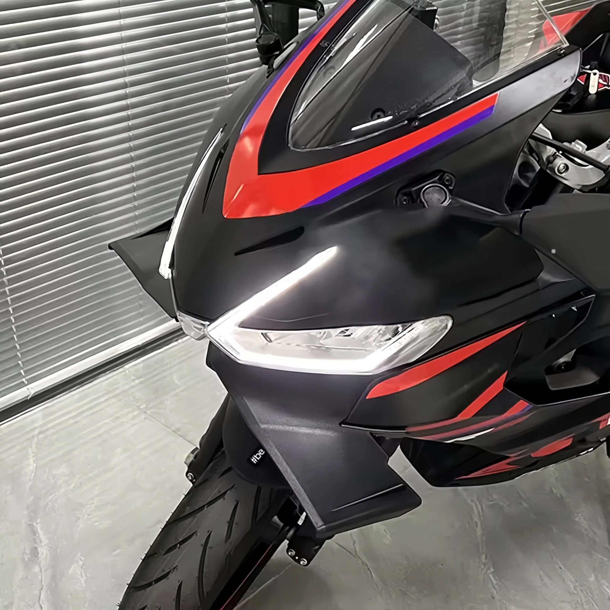 Neuer nackter Frontspoiler Aerodynamik Spoiler Dekorationsset Für Aprilia RS457 RS 457 2024 Motorradzubehör Logo (Weiß)