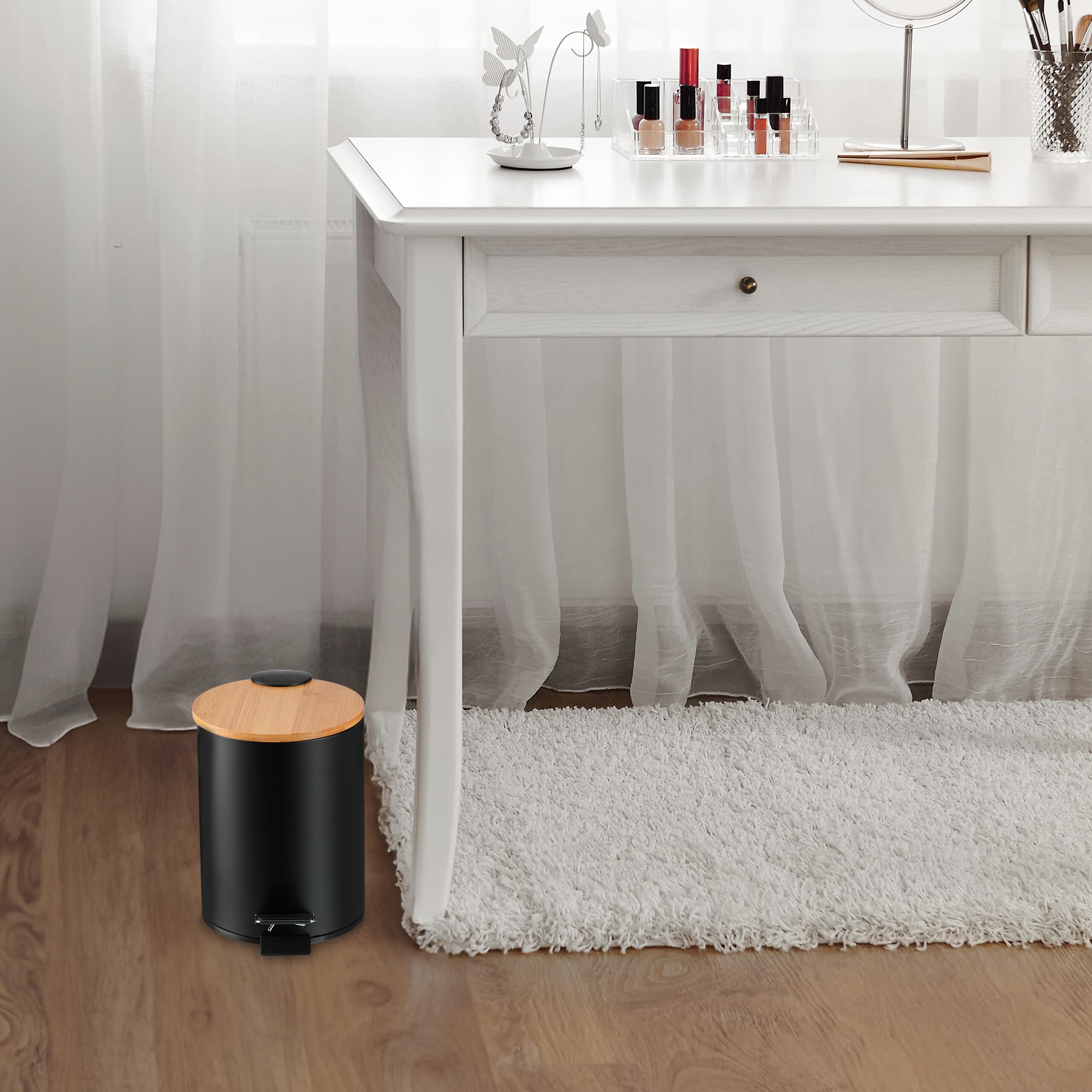 Relaxdays Pattumiera Bagno a Pedale 3 L, Cestino Cosmetici con Cesto Interno Rimovibile, Bidone in Ferro e bambù, Bianco