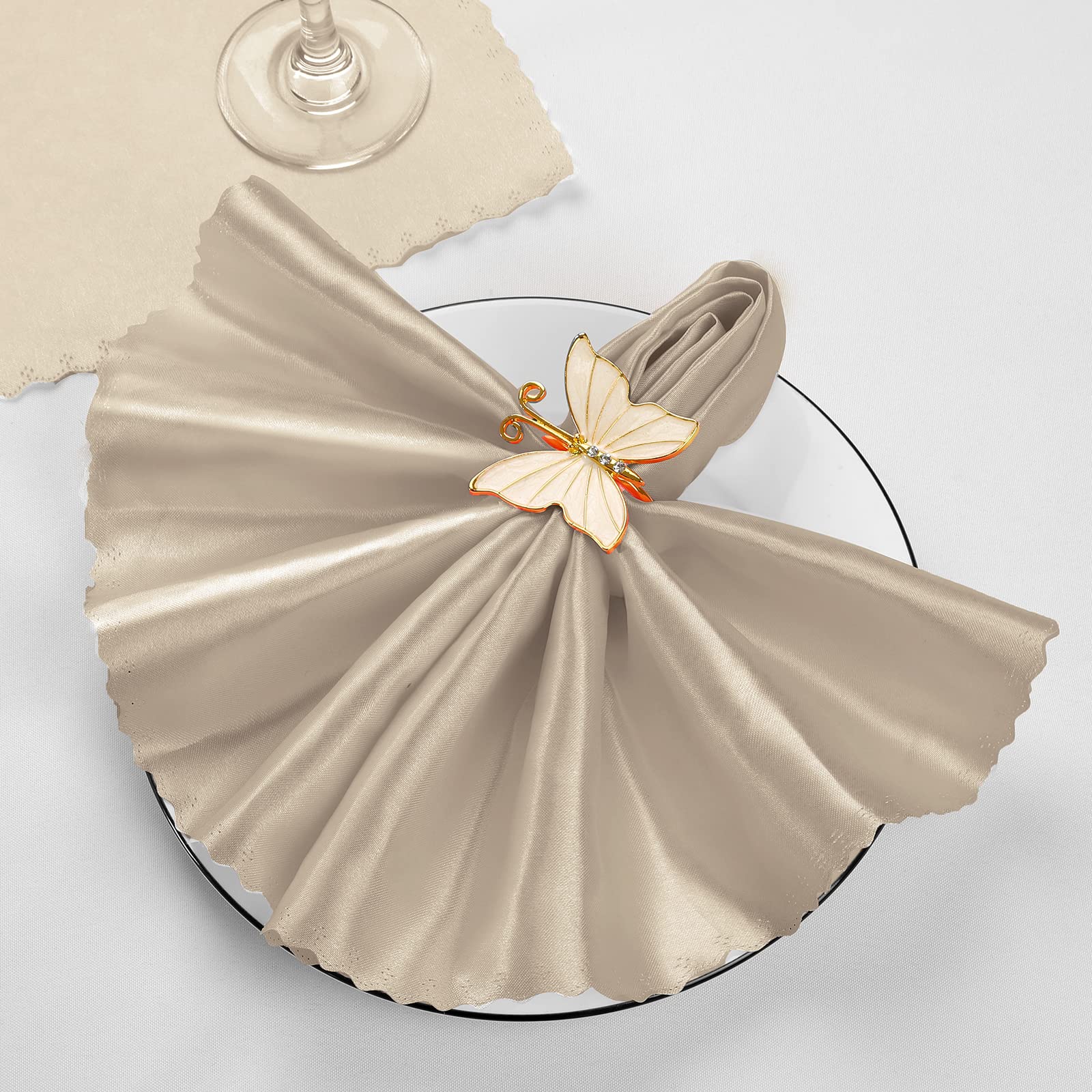 SiinvdaBZX 60 Stück beige Stoffservietten, gewellte Kanten, Dekoration, 43.2x43.2 cm, quadratische Satin-Servietten, seidig weiches Polyester, Abendessen-Servietten für Hochzeit, Bankett, Restaurant