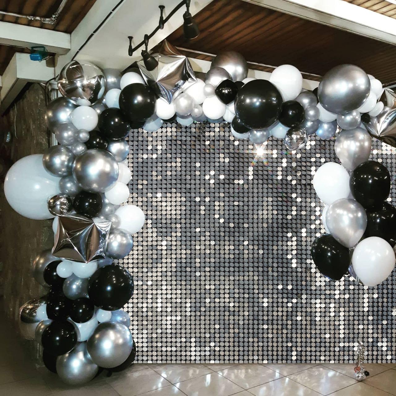 Tenda Sfondo Discoteca Glitter Argento 2 Pezzi, 1x2 M, Con Nastro Adesivo, Per Feste Anni 80/90, Matrimoni E Compleanni - 4