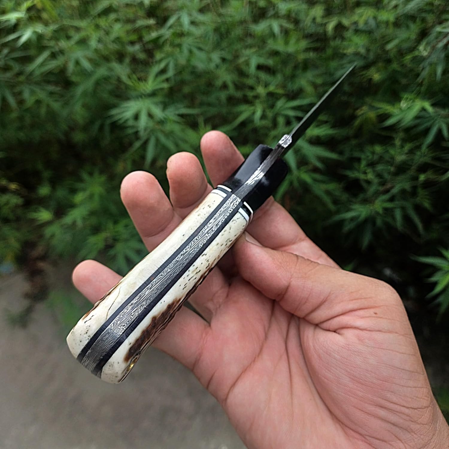 Full Tang Damascus Hunting Knife Horizontal Carry Handmade Damascus Fixed Blade Knife with Leather Sheath Stag Horn Handle - Image 3