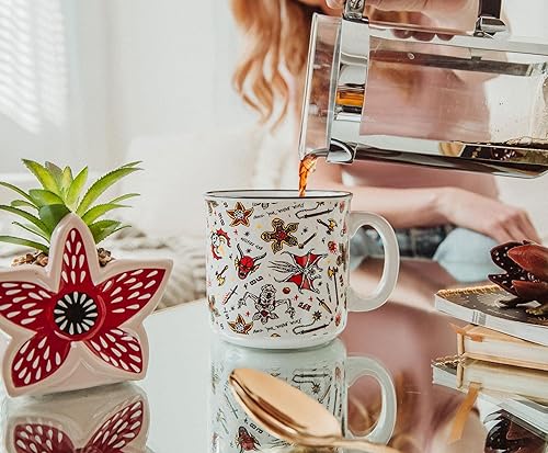 Miniatura 5 de Stranger Things Hellfire Club Icons - Taza de café de viaje sin BPA para expreso, cacao, té, capacidad para 20 onzas