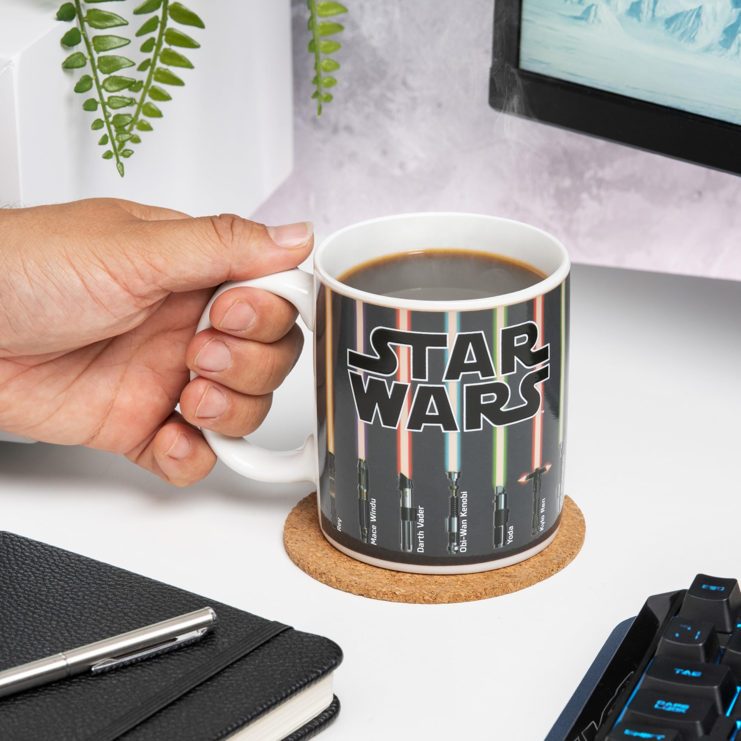Amazon.co.jp: Star Wars Lightsaber Heat Change Mug, Multi : ホーム