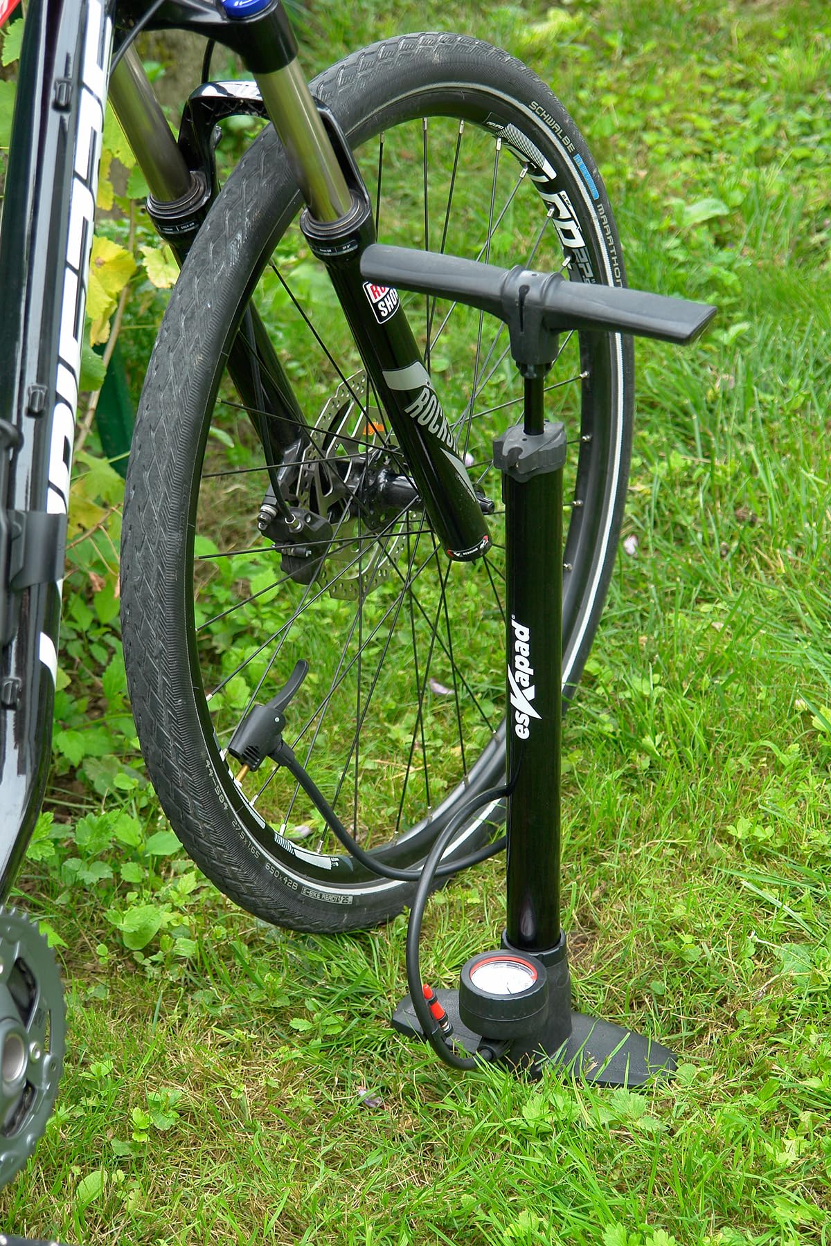 Pompe à Pied Velo avec Manomètre, 6 Bars, Embouts Presta et Schrader