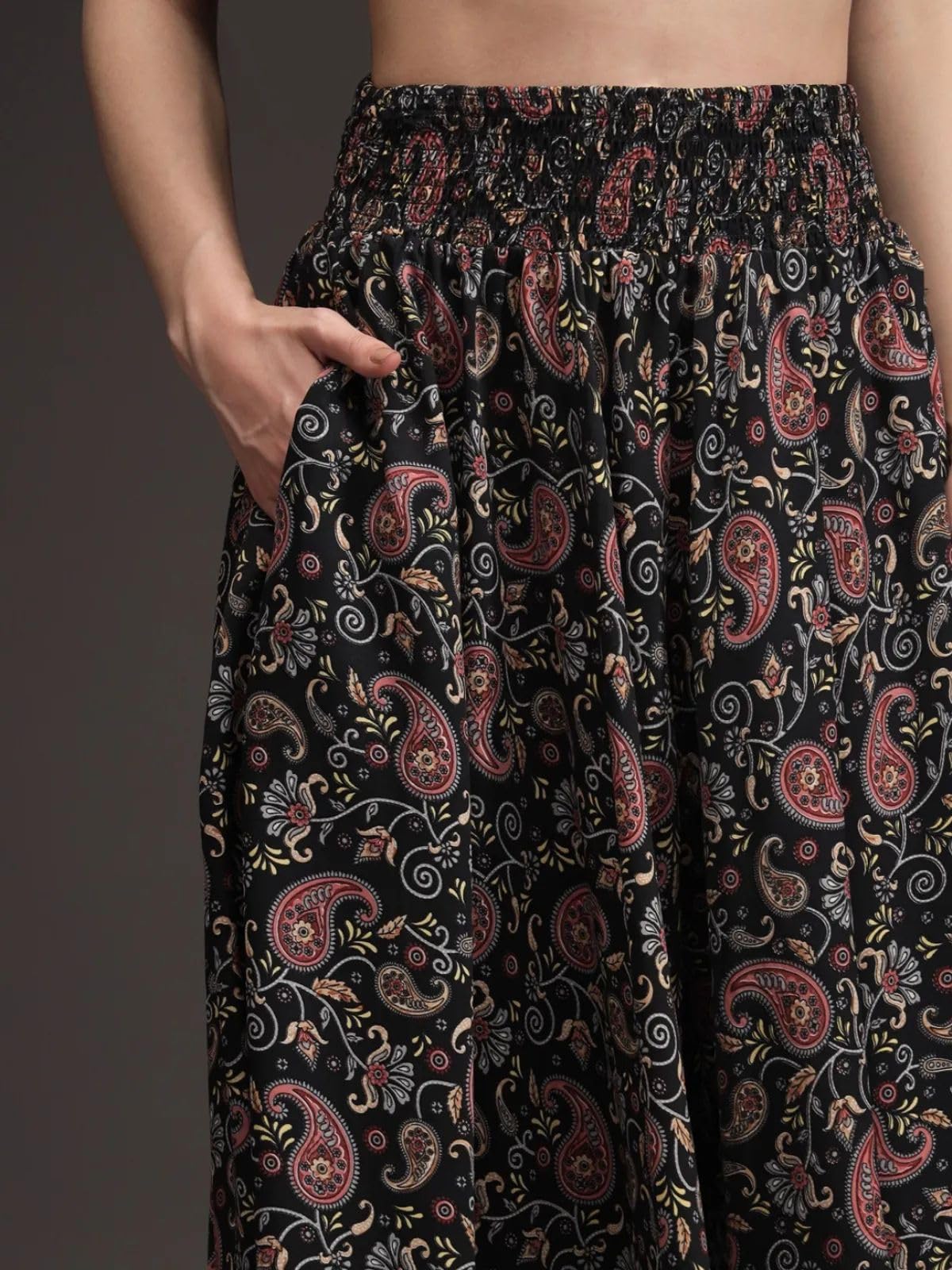 OMFEELS Presented Women Viscose Crepe Flared Printed Palazzo Elasticated Waist Loose-fit & Regular, Casual Wear (Free Size 28 to 42 Waist) (Black Grey) 4