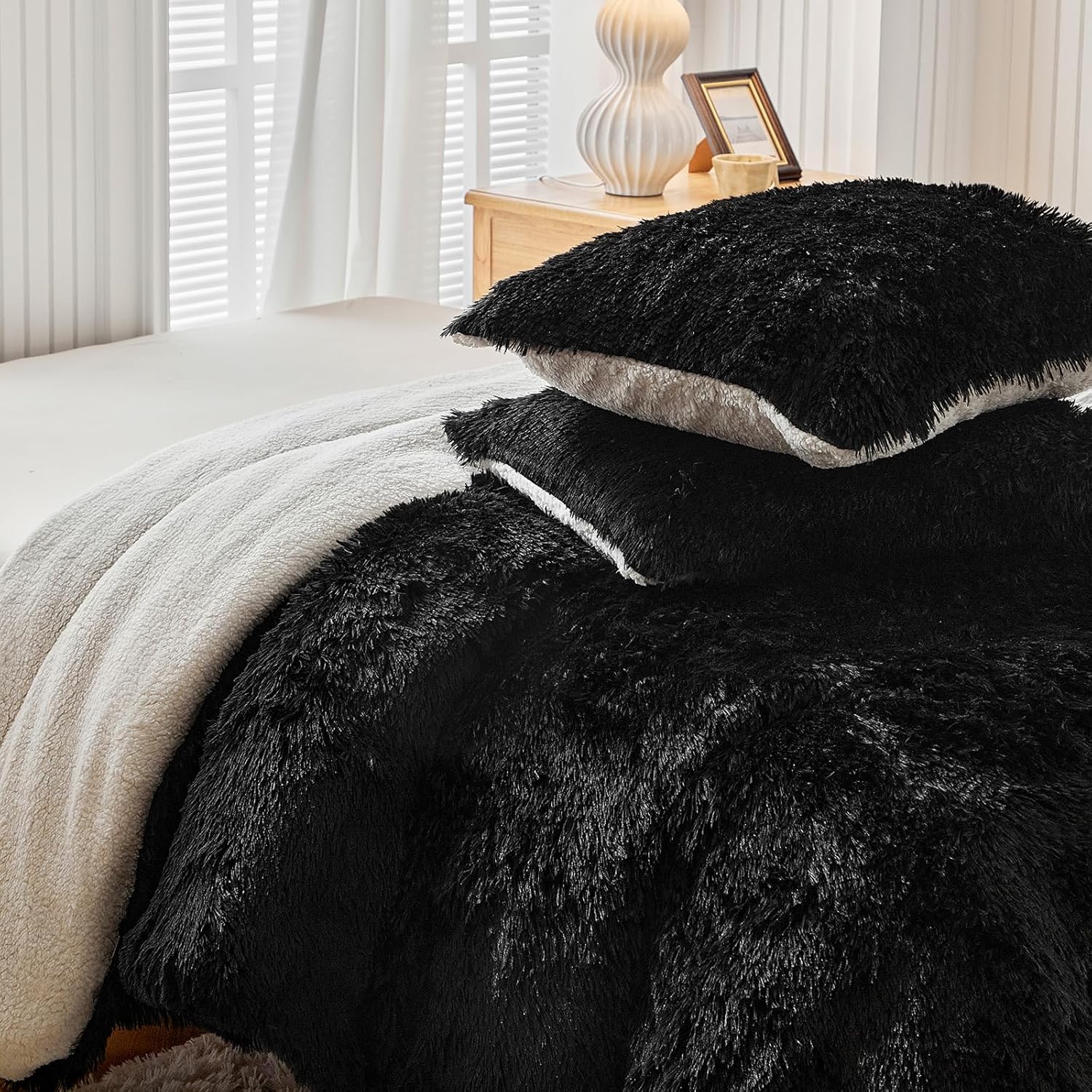 UOZZI BEDDING Black Faux Fur Comforter Set Queen 3 Pieces - 1 Black Shaggy Comforter Set 90x90 and 2 Pillowcases, Ultra Soft and Easy Care Luxury Plush Shaggy Duvet Set