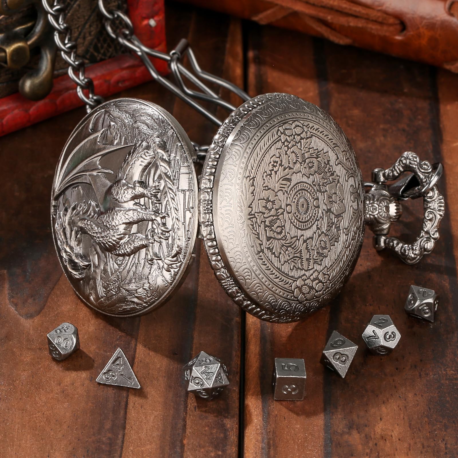Mini set di dadi DND, con contenitore a forma di orologio da tasca a tema steampunk con drago in piedi, 7 dadi poliedrici in metallo D&D, regali DND con logo del drago, sacchetto regalo, accessori per