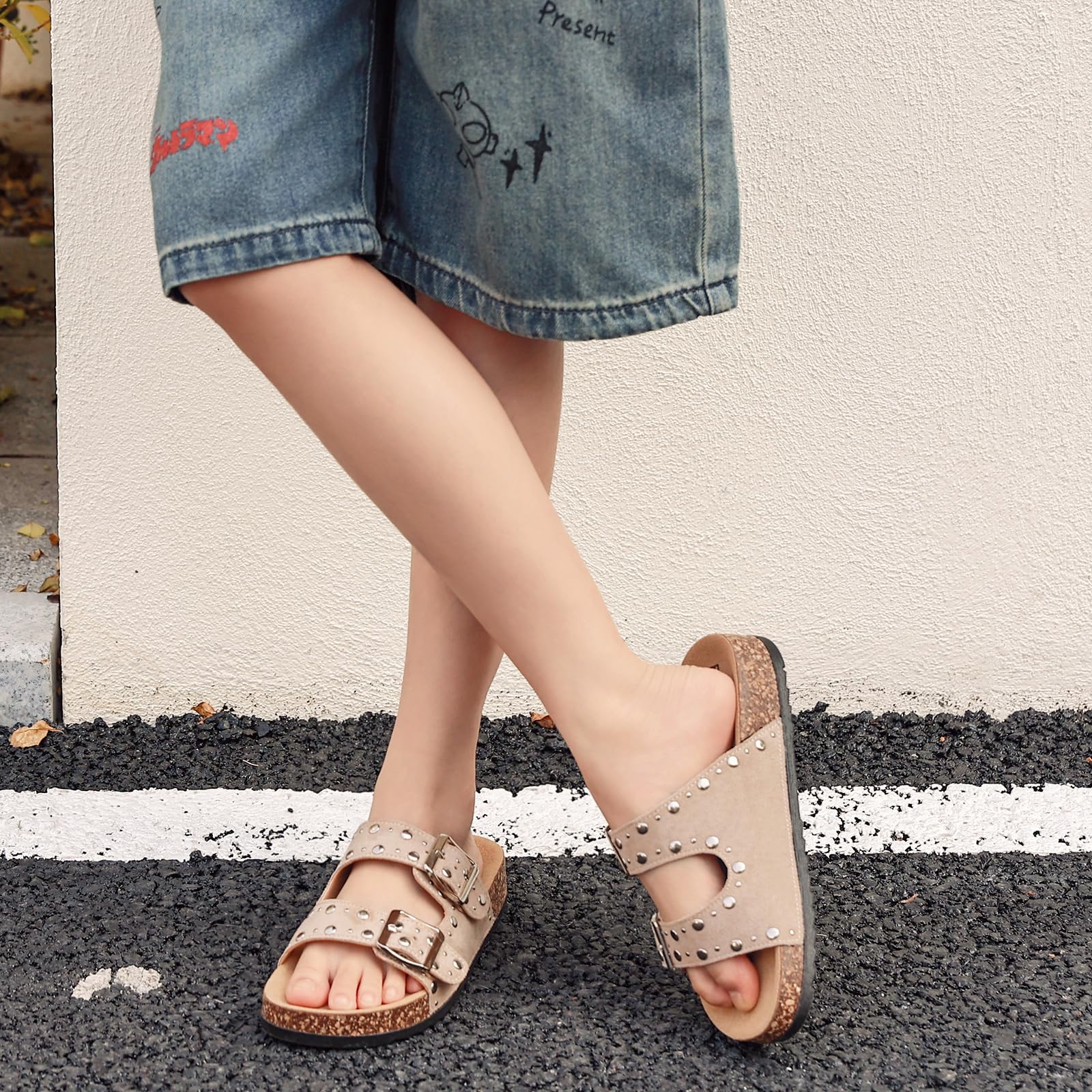 Pantuflas para niños con remaches de metal hebillas dobles zapatillas niños sandalias niñas chanclas antideslizantes zuecos cómodos para el hogar