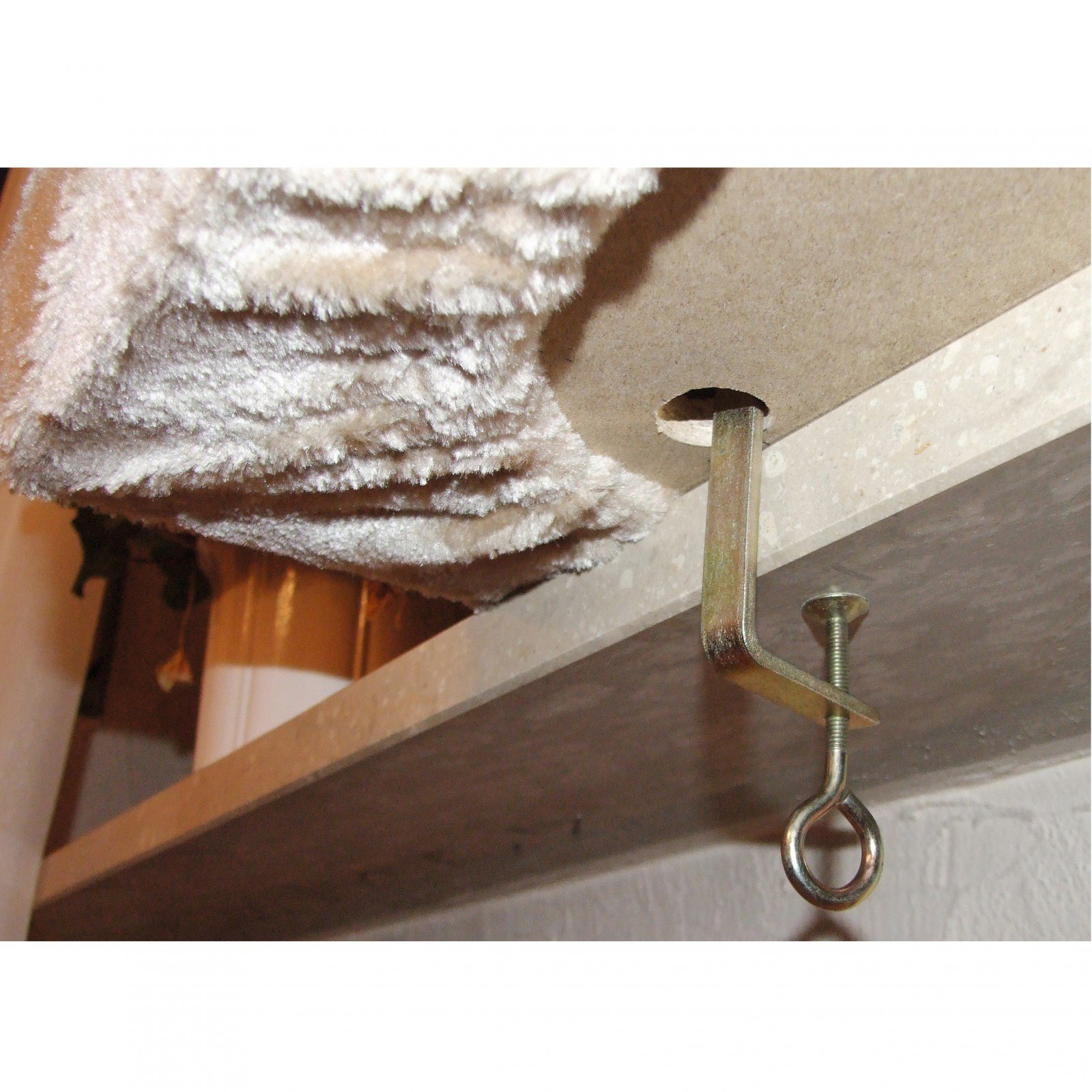 Kerbl Pet Fensterliegebrett, Fenster-Liegeplatz, beige, 55x35cm, Holz, gepolsterter Rand, weicher Plüschbezug, Katzen, einfache Montage an Fensterbank