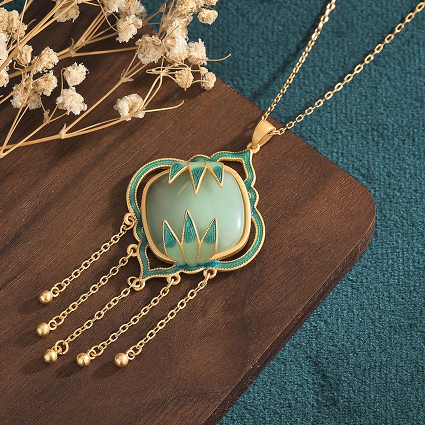 翡翠 花と葉のペンダントチャーム 翡翠 花と葉のペンダントチャーム