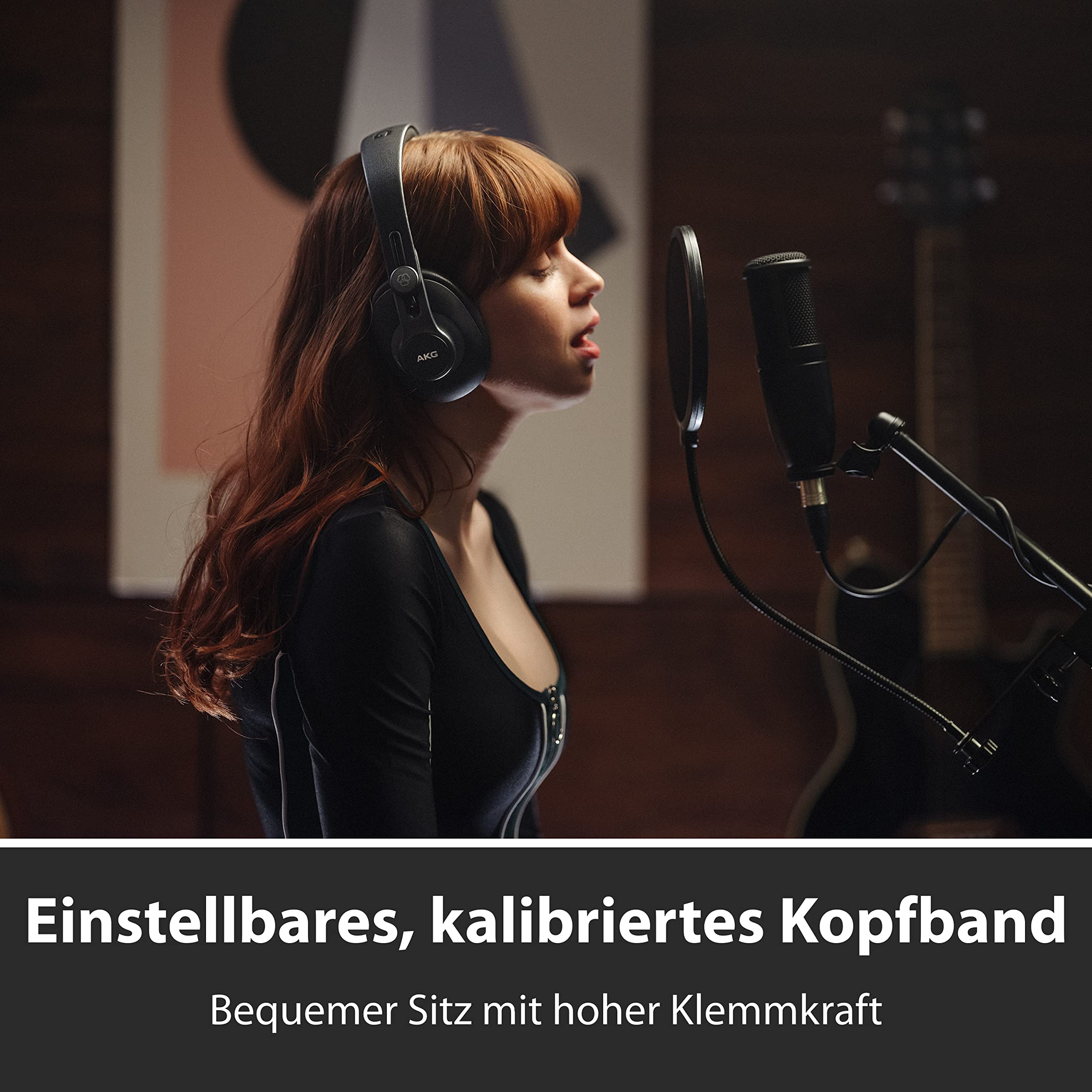 AKG K371 Studio-Kopfhörer, geschlossener Over-Ear-Kopfhörer für professionelle Anwendungen, leicht und faltbar mit 8-Positionen-Scharnieren, hochwertig isolierende Ohrpolster - Schwarz