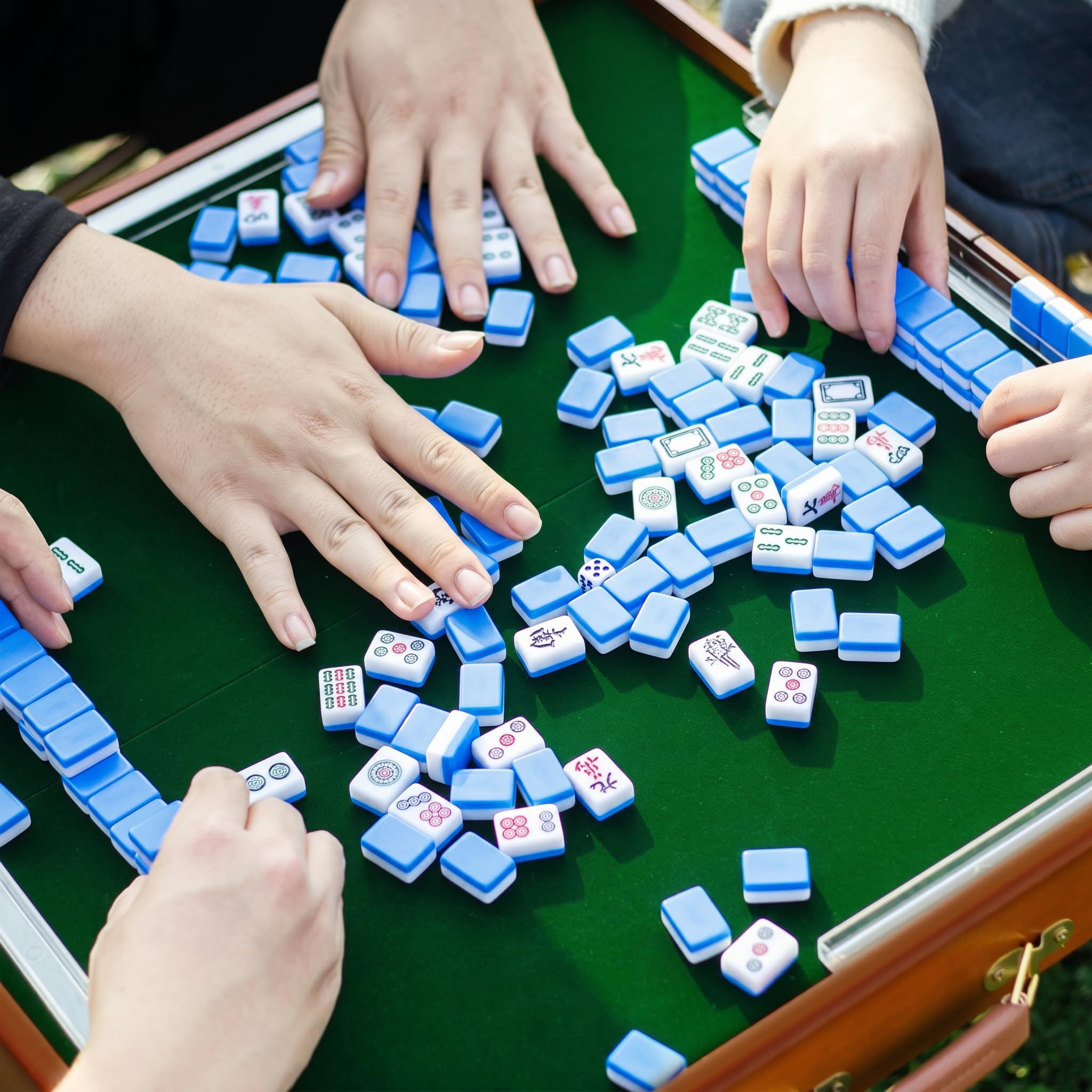 Juego de mahjong americano de 166 tejas, kit de mahjong de viaje con tarjetas de reglas, empujadores de azulejos y bolsa de almacenamiento, para los amantes del Mahjong