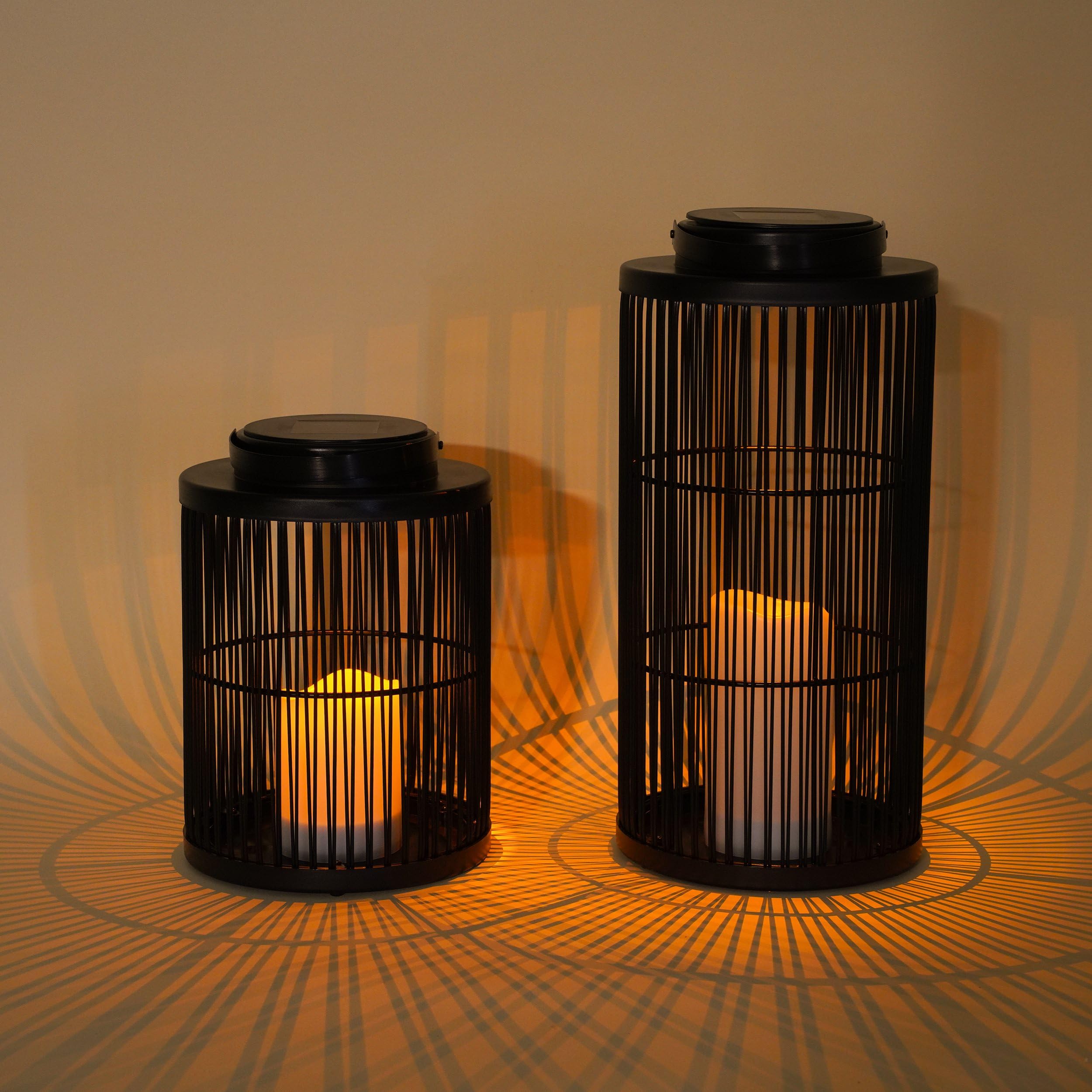 Esotec Solar Metall Außenlaternen Dekoleuchten Sara, 2er Set, LED Tischleuchte, Akku, Led Kerzen Flackerlicht, Solarleuchte, Standleuchte, draußen, outdoor, schwarz, 102162