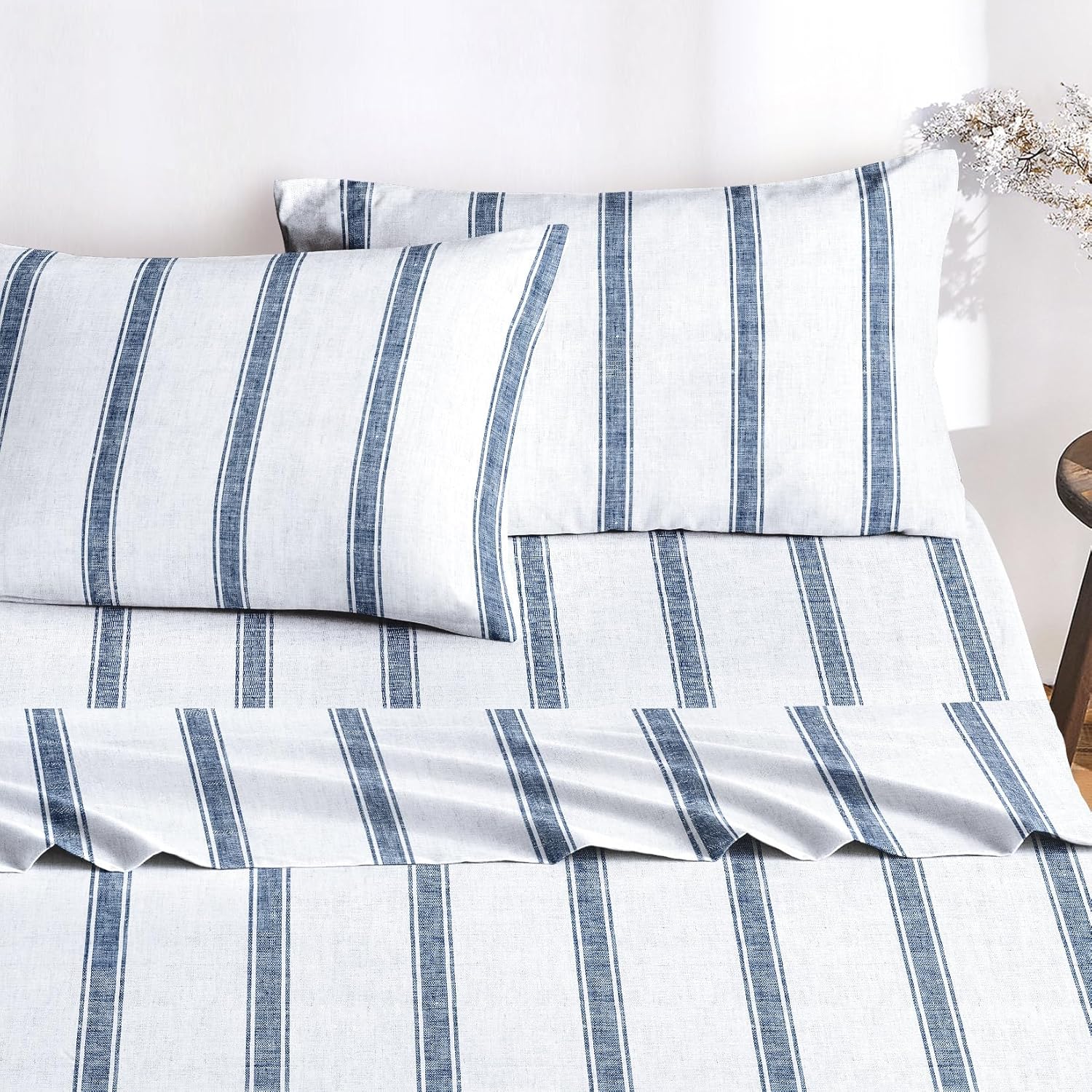 Wake In Cloud - Striped Bed Sheets, 4-Piece Sheet Set, Coastal Farmhouse Rustic Style with Vintage Neutral Stripe Pattern Printed Bedding, Deep Pocket, Navy Blue, Queen Size