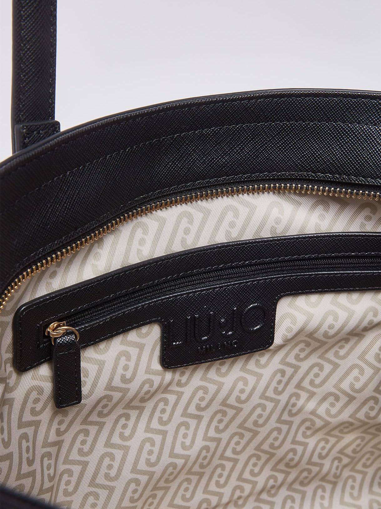 Liu Jo Halona Bolso Shopping L Negro, Polipiel Ecosostenible, 42 x 27 x 13 cm, con logotipo en relieve, cierre de cremallera