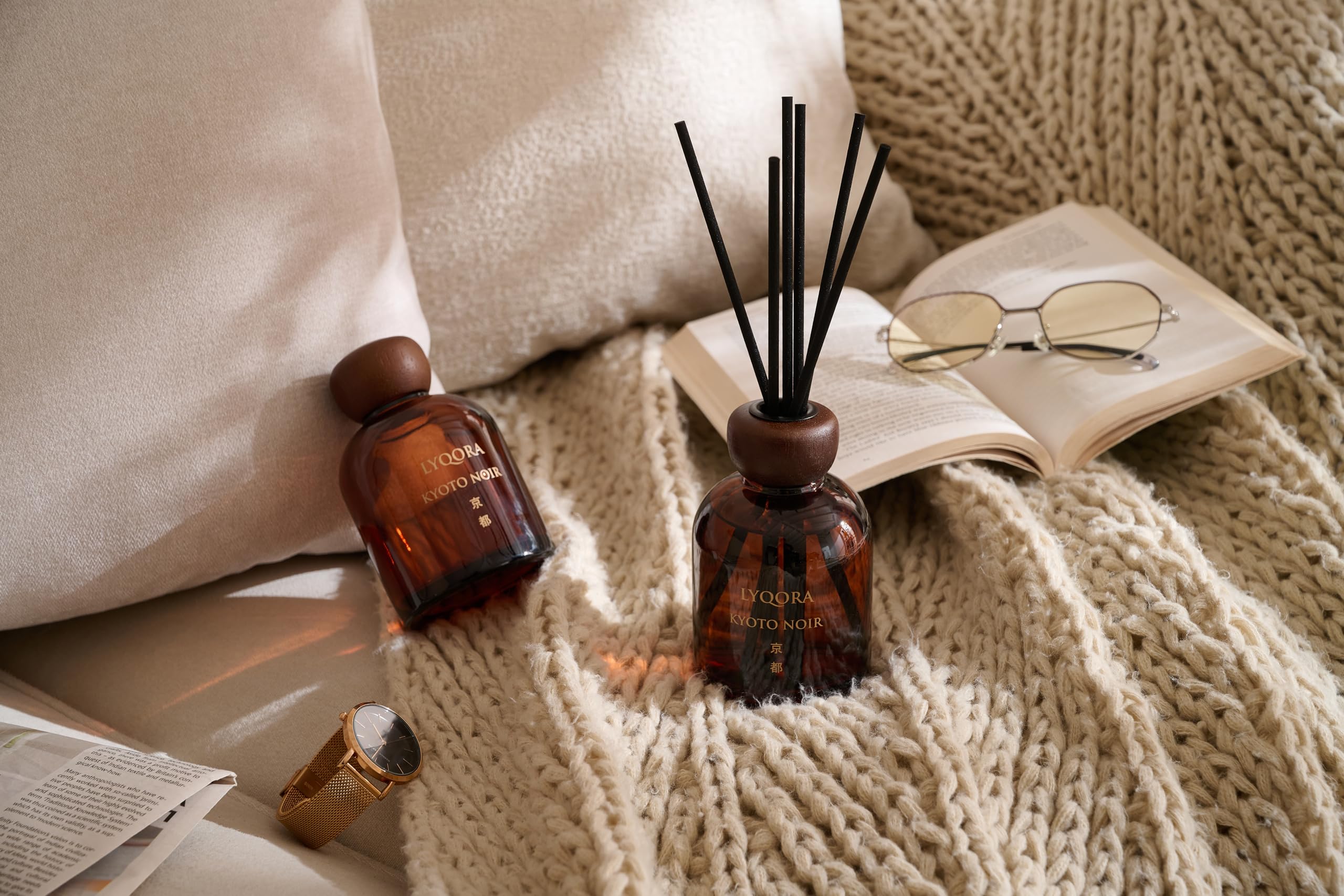 Kyoto Noir Luxus Raumduft – Premium Duftstäbchen 200 ml | Luxus Raumduft im edlen Amberglas mit Holzdeckel. Elegante Noten von Moschus & Amber für ein luxuriöses Premium Ambiente