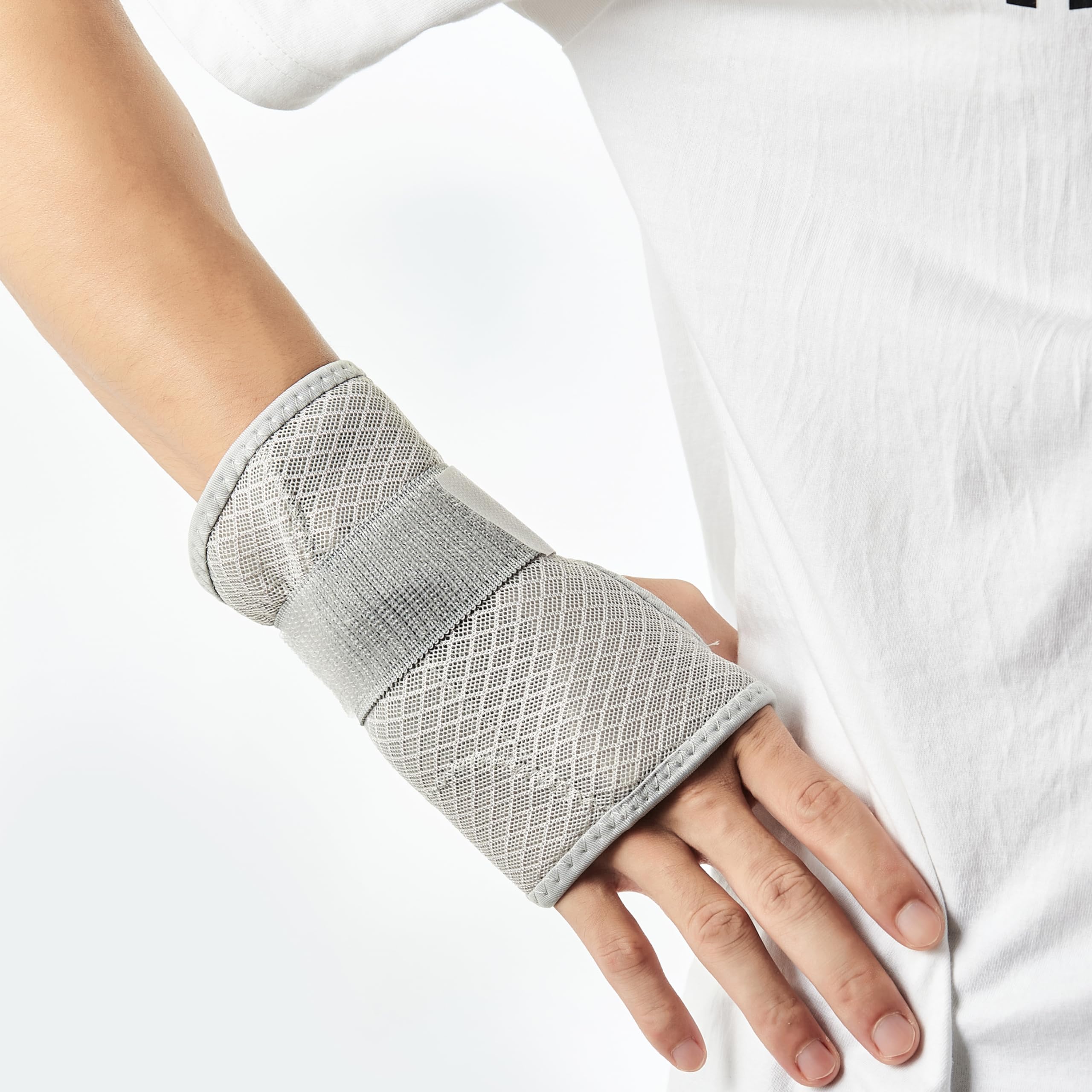 Wrist Brace for Carpal Tunnel Adjustable Night Wrist Support Bracewith Splints Right Hand Arthritis Recovery Contains 2 Metal