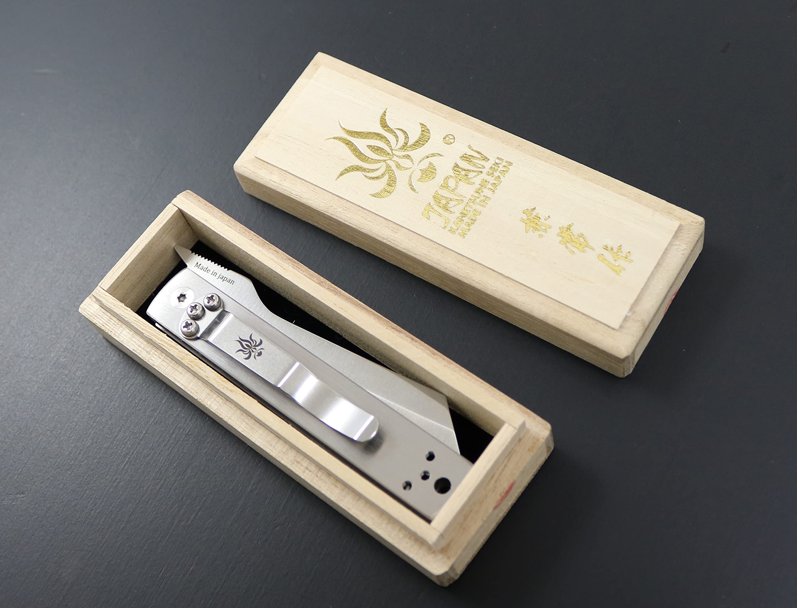 へんホツ 手打ち　剃刀 (藤巻＆正絹ハンドル) へんホツ 手打ち 剃刀 (藤巻＆正絹ハンドル) へんホツ 手打ち