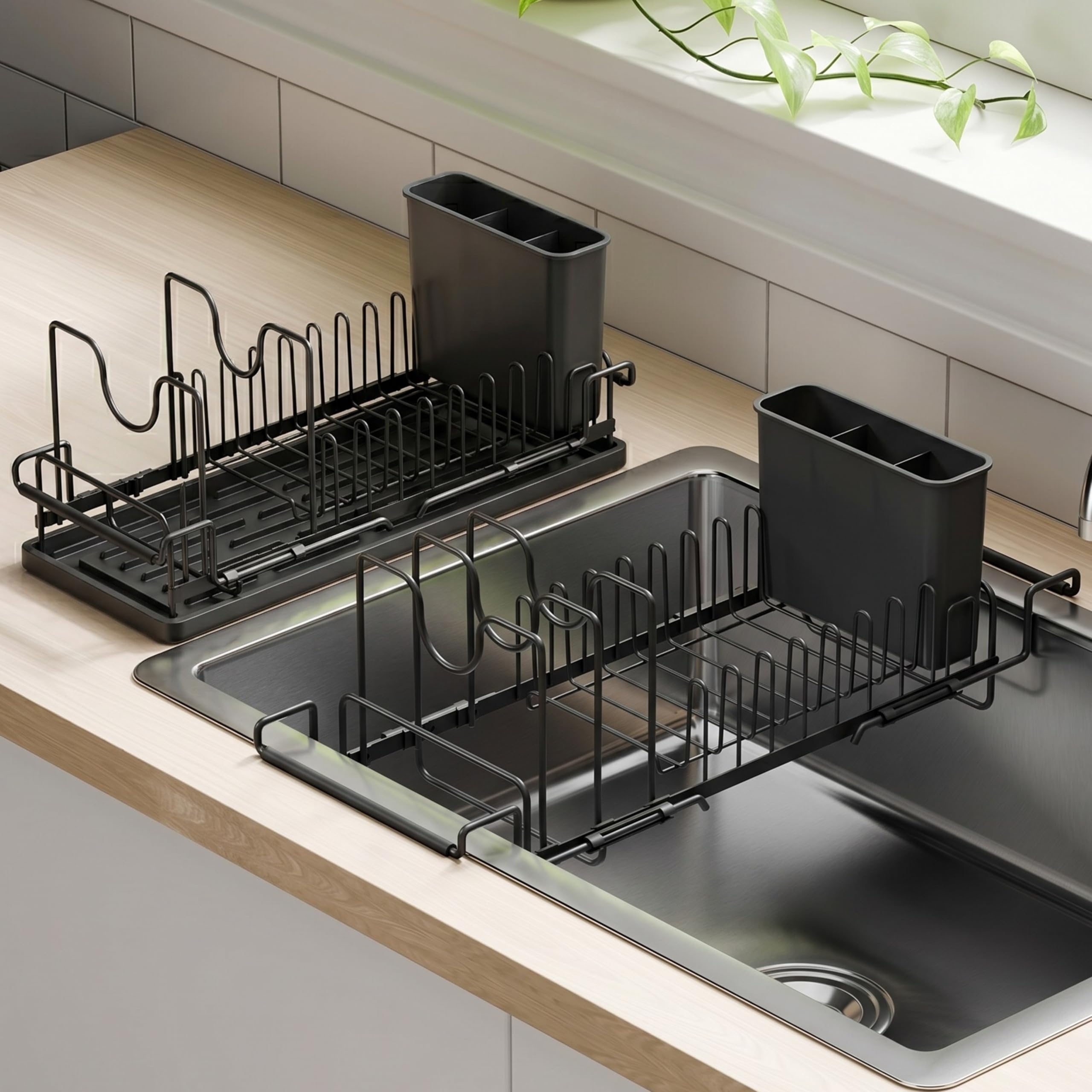Erreke Scolapiatti Estensibile sopra il Lavello con Tappetino in Silicone Multiuso, Scola Piatti Regolabile in Acciaio Inox, Portaposate, 17,6 x 38-50 cm, Nero | Scolapiatti da tavola. Scolapiatti regolabile in acciaio inox. Porta posate. Guadagno posto