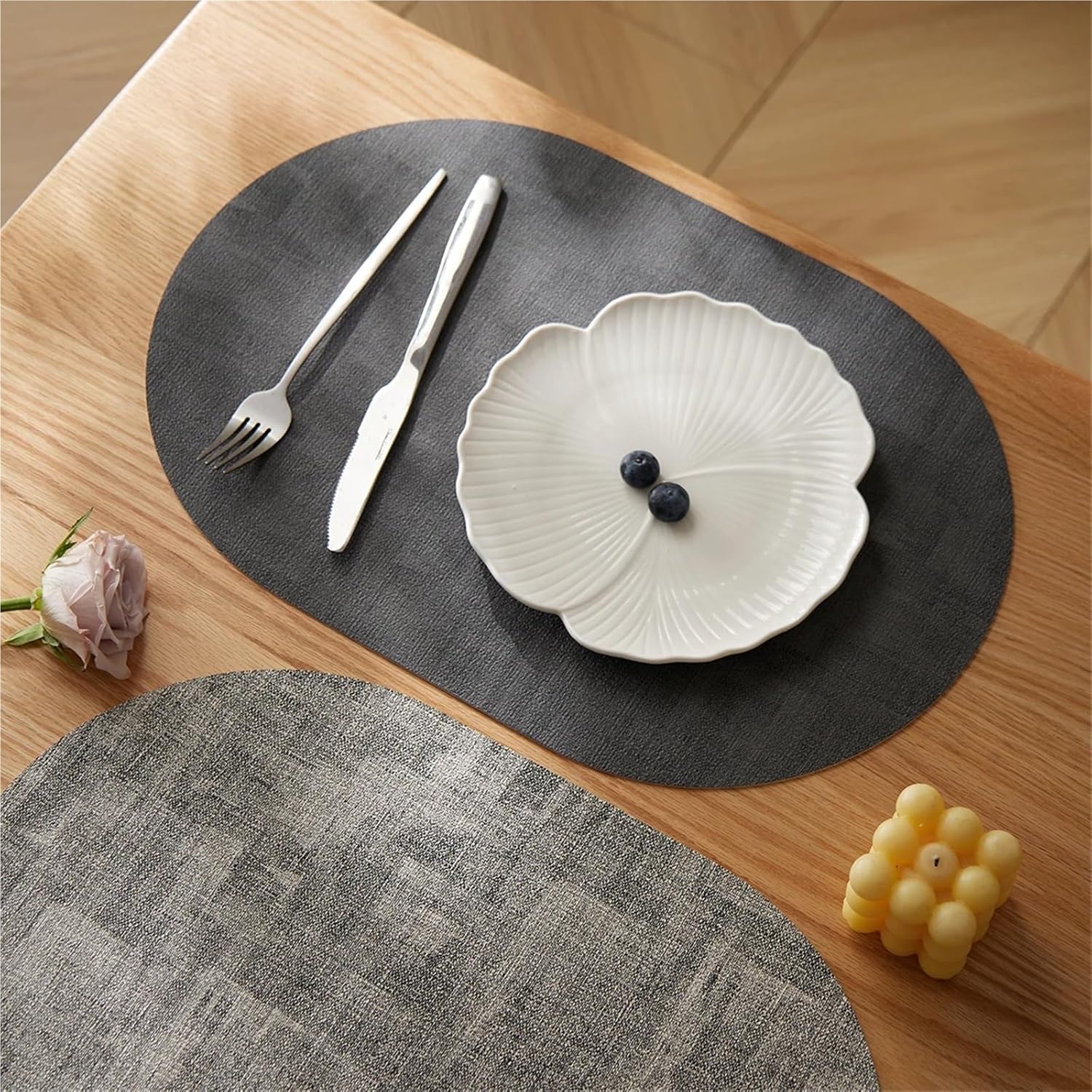 4/6/12pcs,Oval Faux Leather Placemats Set Waterproof Wipe Clean Heat Resistant Anti Slip Dining Table Place Mats(Red,12pcs)