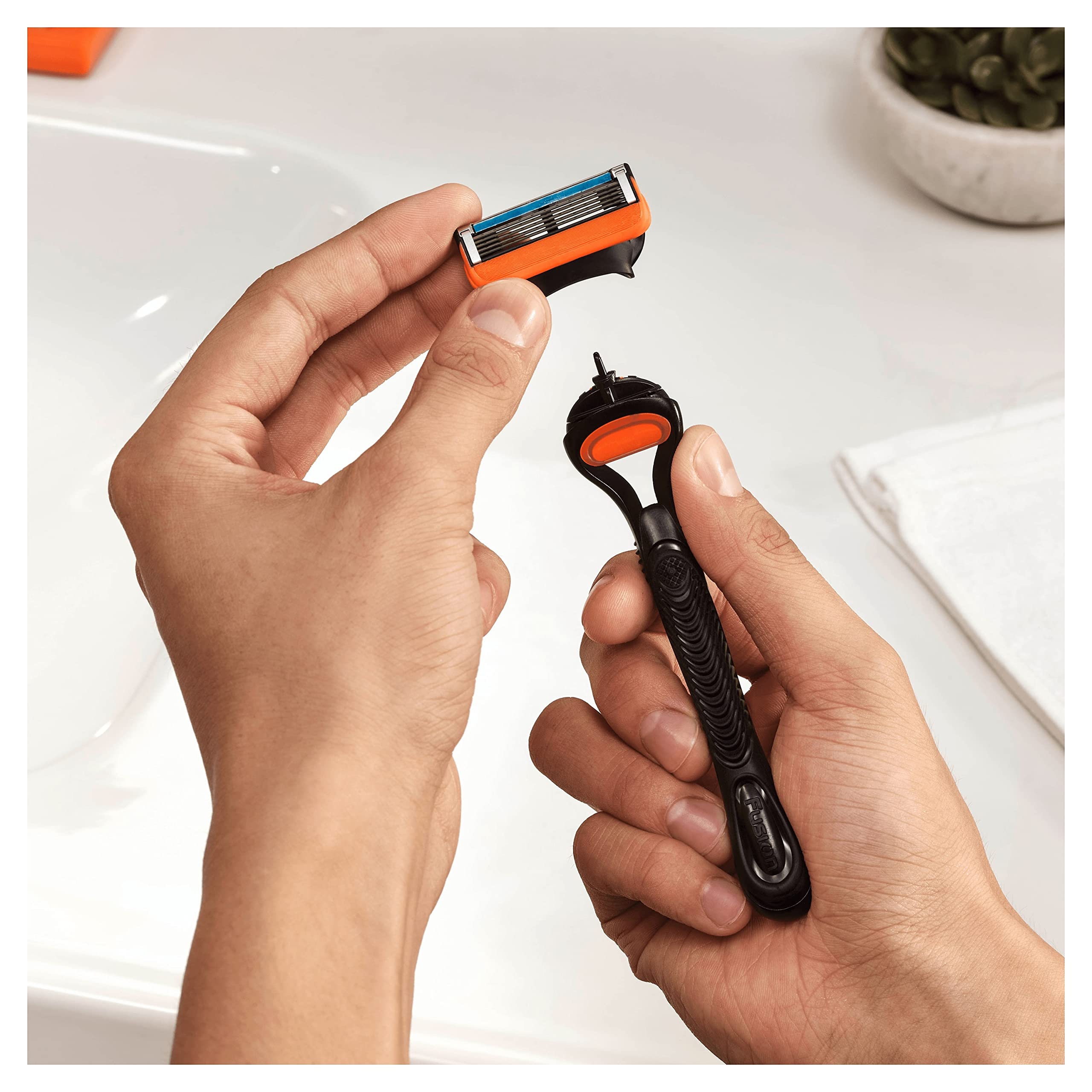 Gillette Fusion 5 Rasierklingen, 20 Ersatzteile mit 5 Klingen, Unübertroffene Zartheit, Gleitrasur mit Schmierstreifen, bis zu 1 Monat Rasur mit 1 Klinge, Geschenkidee