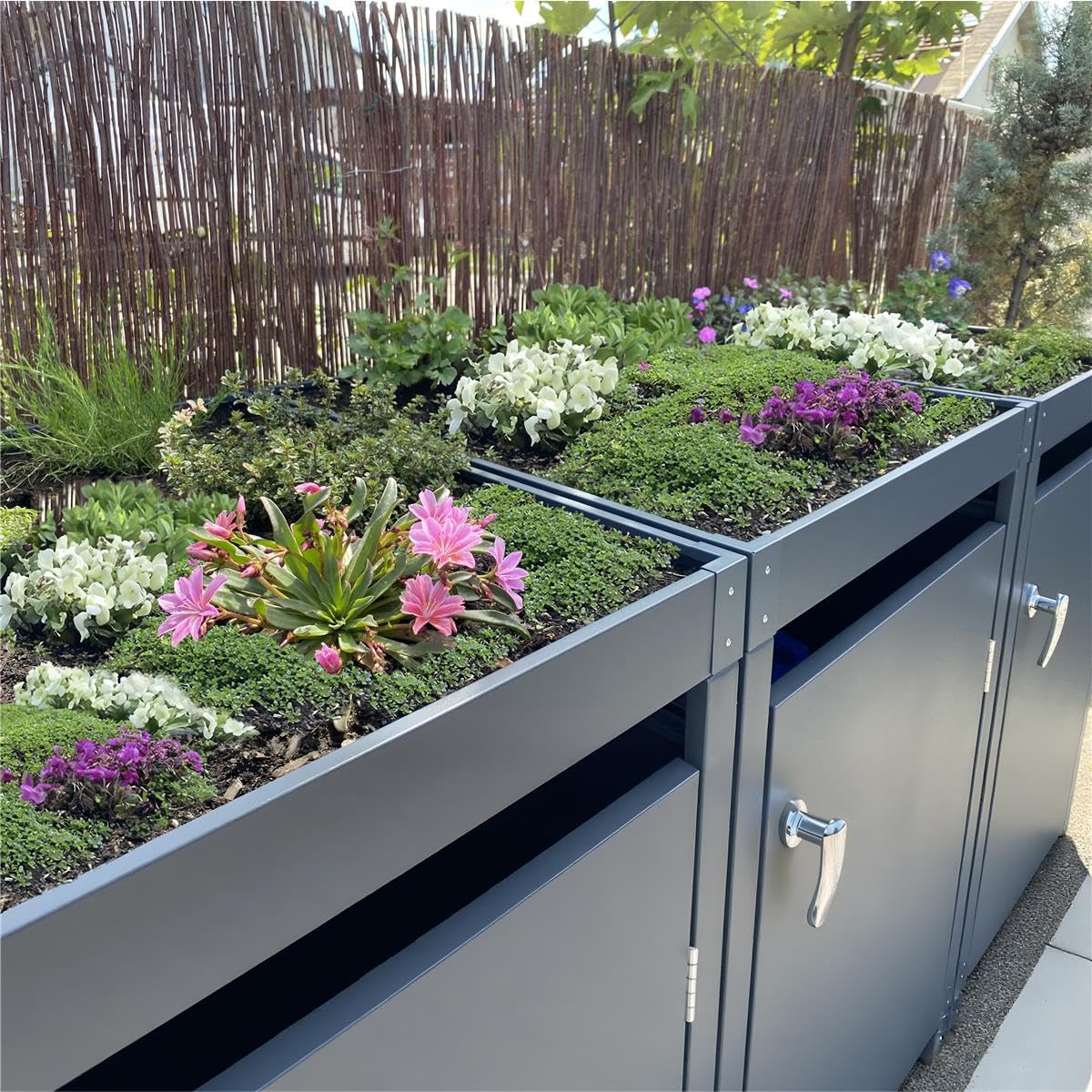 Metzler Mülltonnenbox in Anthrazit mit Pflanzdach 3er 240L, Mülltonnenverkleidung 3 Tonnen, witterungsbeständiger und pulverbeschichteter Stahl mit Automatikdeckel, abschließbar, Garten- und Müllbox