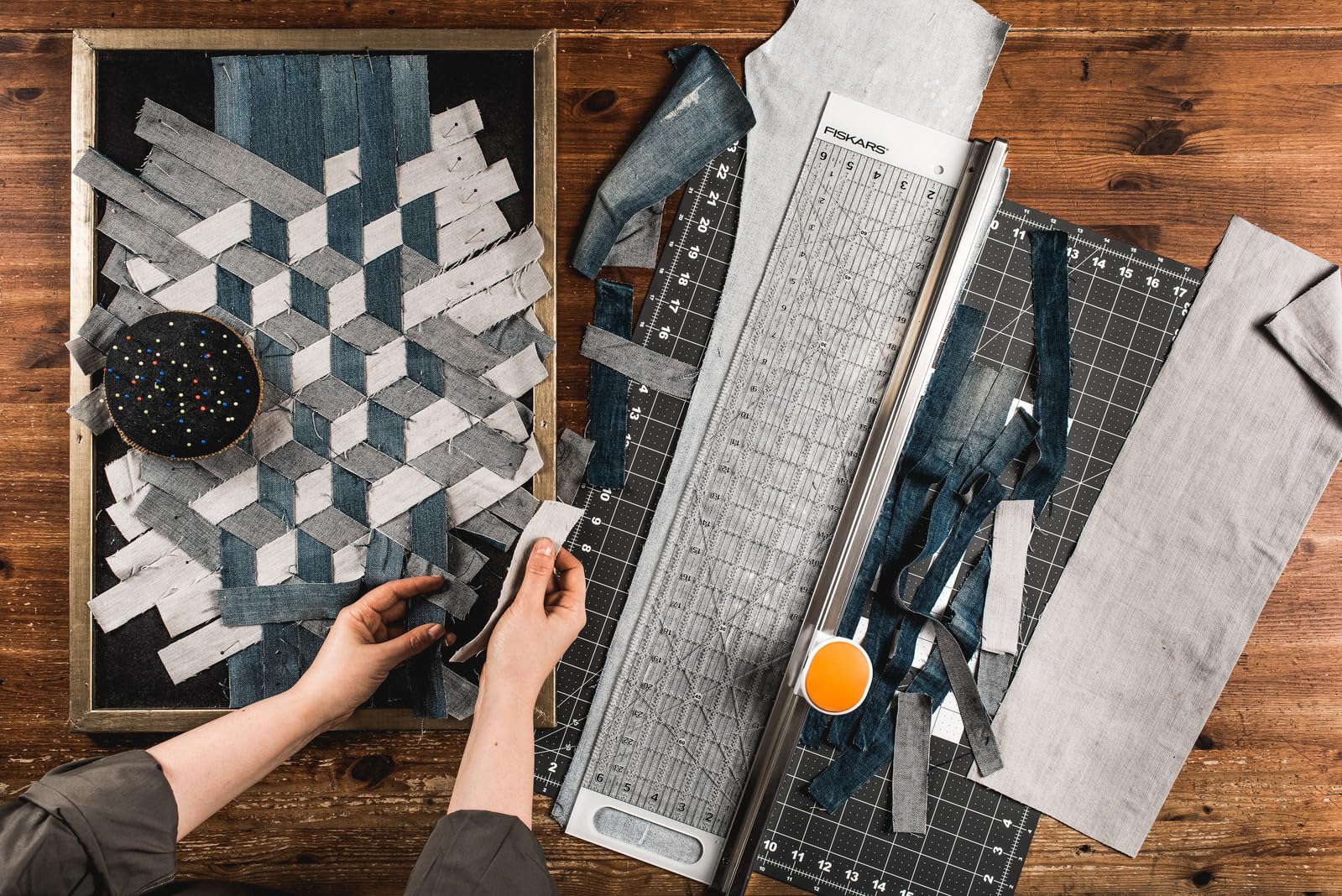 Fiskars Taglierino con lama rotante Ø 45 mm e righello, 6" x 24", Arancione/Bianco, 1014651 | Arancione/Bianco, 1014651