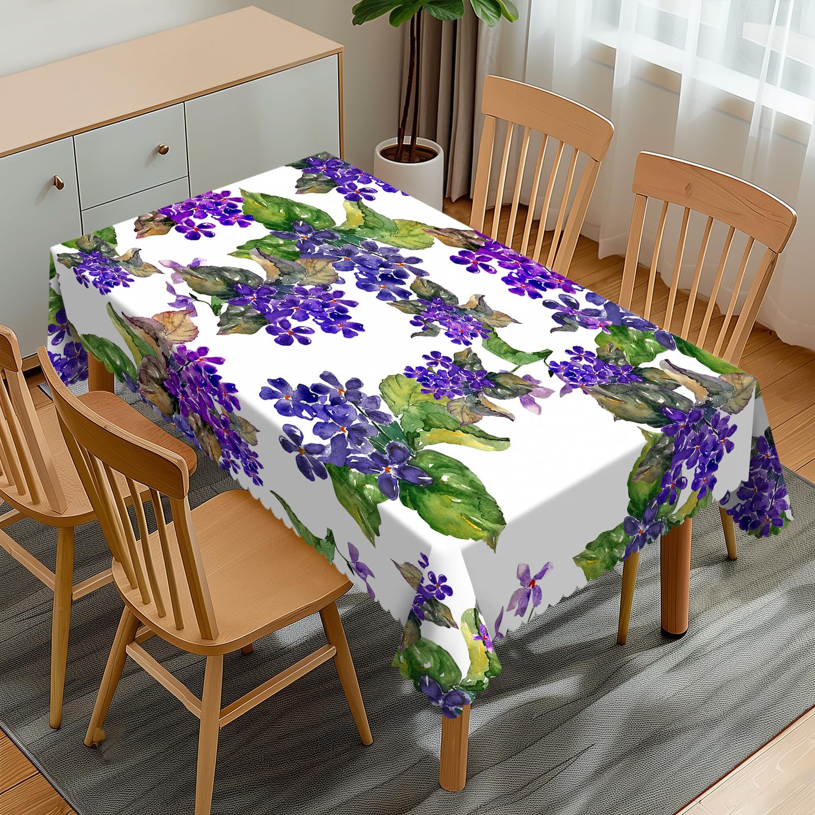 Nappe fleurs violettes anti-pli pour protéger et décorer la table