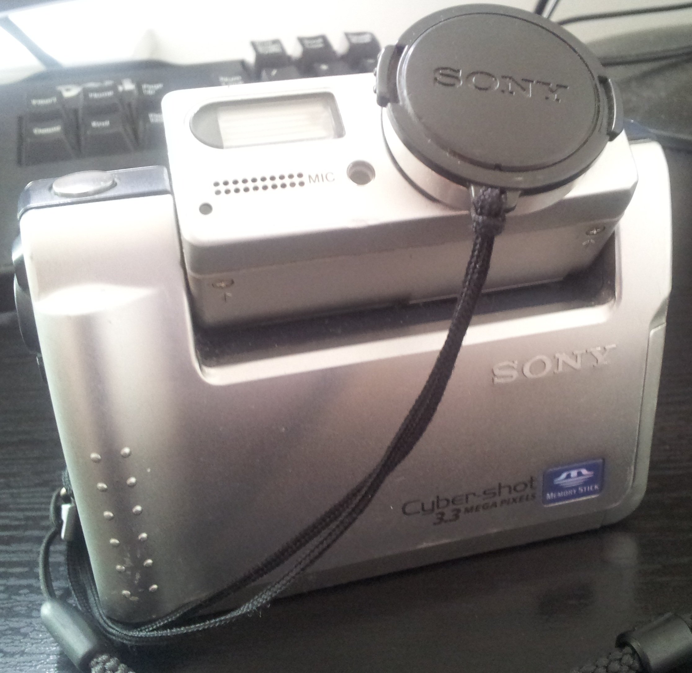 【美品 レトロ】SONY Cyber shot DSC-F55V 自撮可 作動品 Amazon.com : Sony DSC-F55V Cyber-shot 2MP Digital Camera