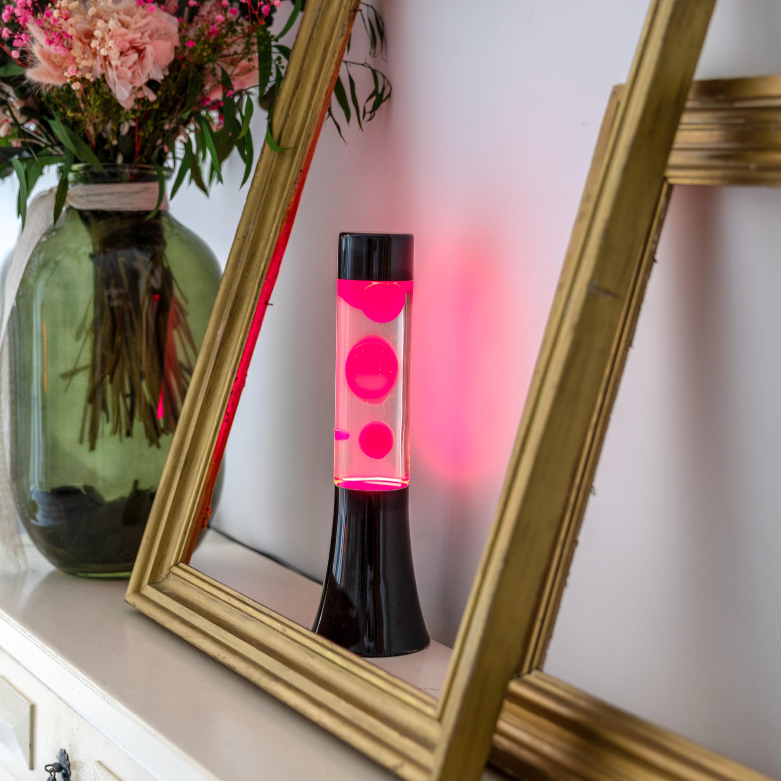Fisura - Różowa lampa lawa. Lampa lawa o wysokości 30 cm z czarną podstawą, różową lawą i przezroczystym płynem. Relaksująca lampa. 9x9x30 cm