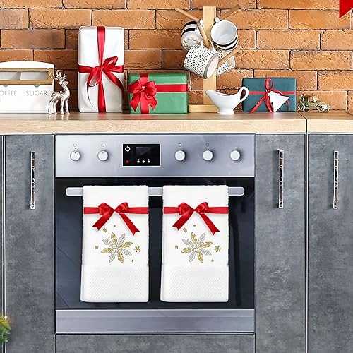 Miniatura 7 de AnyDesign - Paquete de 2 toallas de mano navideñas bordadas de algodón gris dorado con copos de nieve de Navidad con cinta roja, toalla decorativa