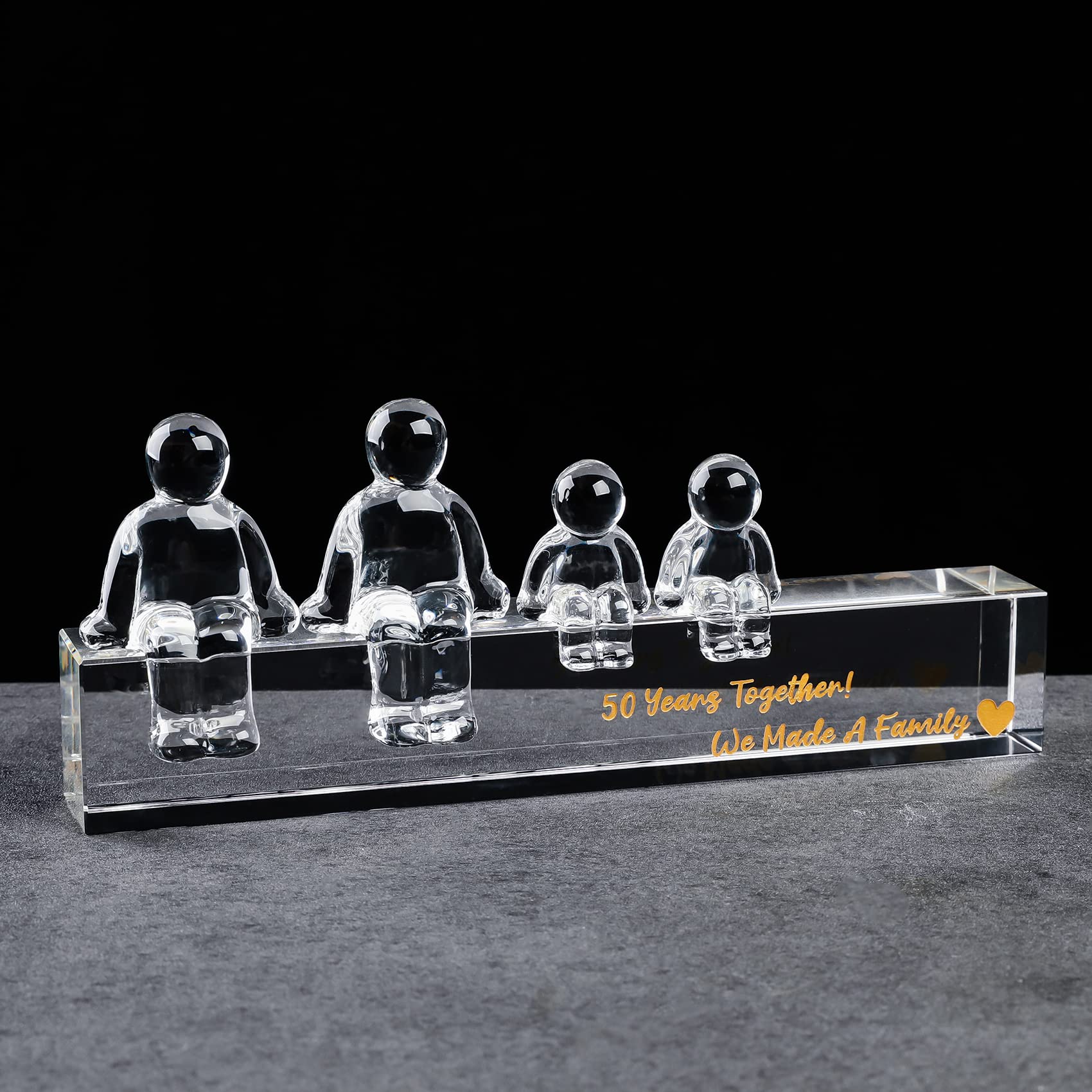 Figurine anniversaire 50 ans Movdyka or et cristal au centre de table