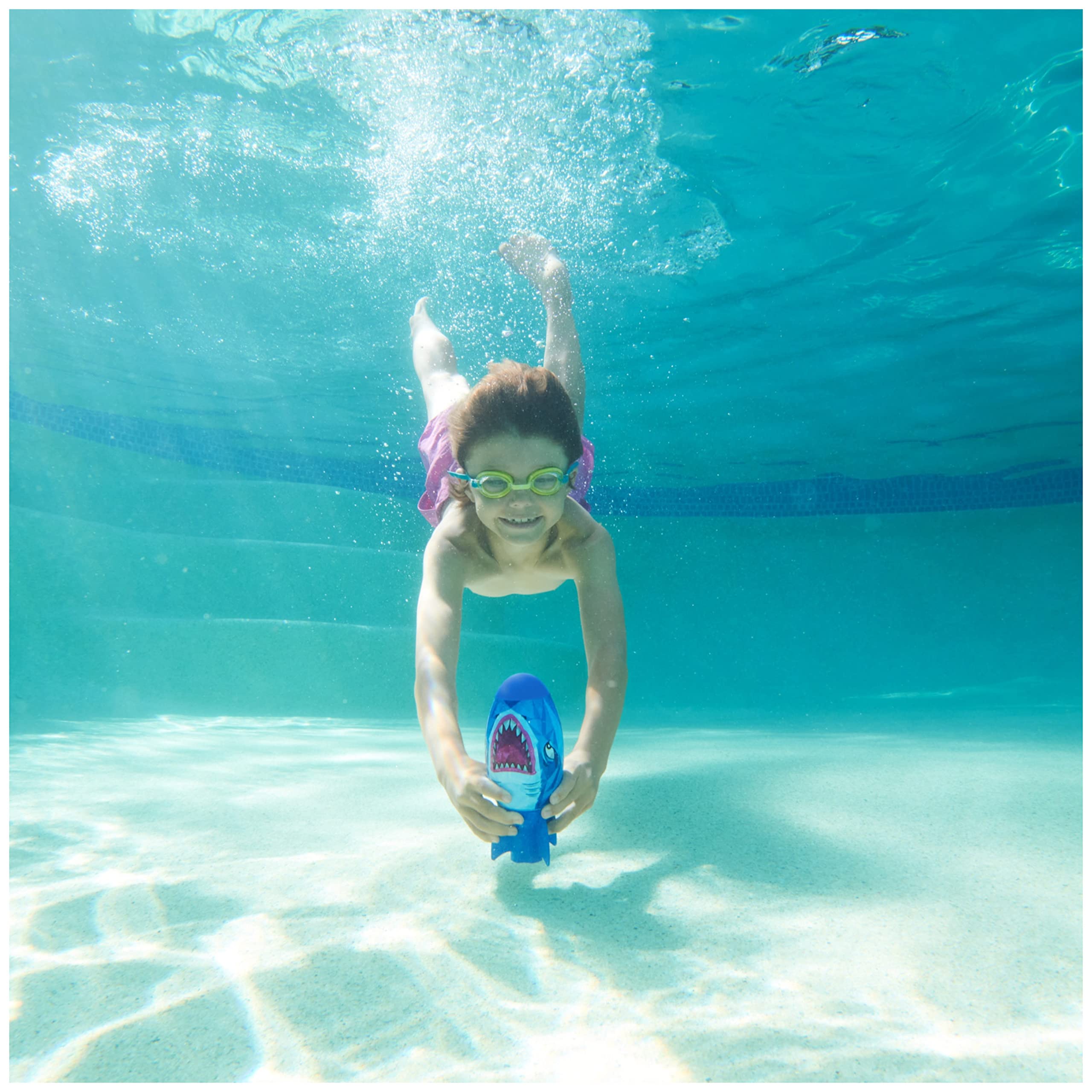 Swimways Shark Rocket, accesorios de piscina para niños y juguetes de piscina de torpedos, cohete de agua, juegos al aire libre para la piscina, lago y playa para niños a partir de 5 años