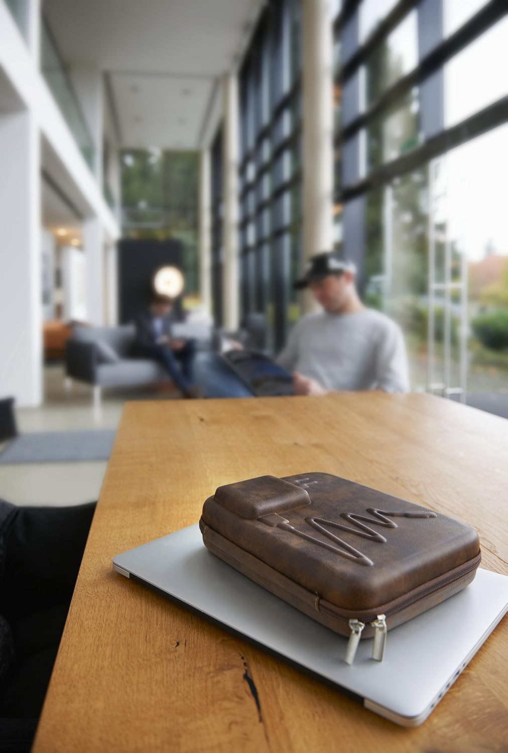 TROIKA CABLE CASE XL ? CBO50/BR ? Organizer case for cables plugs batteries & adaptors with zipper ? Cable organiser - accessory bag? 2 interior compartments elastic band ? TROIKA-original