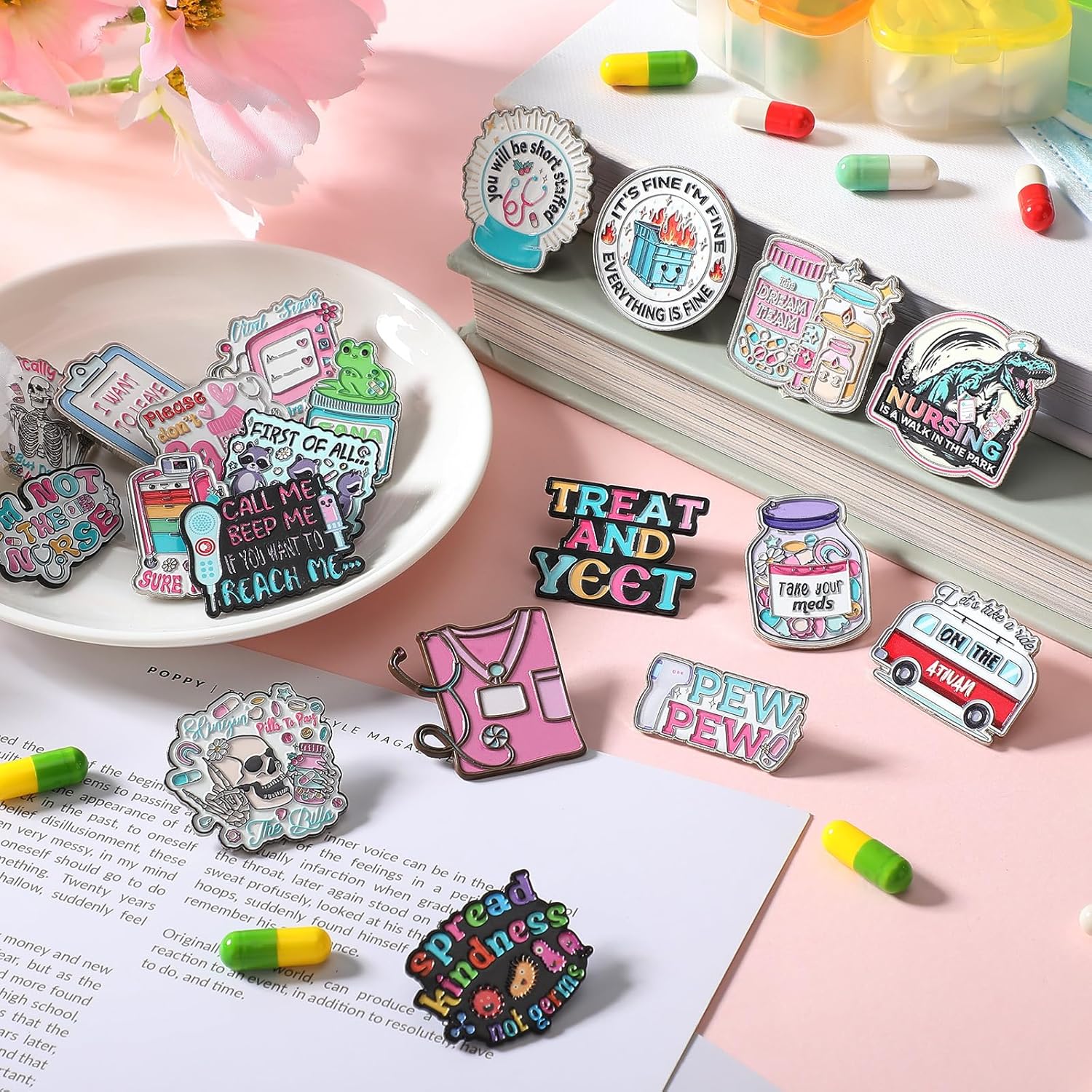 24/48/72個 面白い看護師エナメルピン 医療アシスタントギフト かわいい看護師ブローチアクセサリー 看護医者用 クリスマスギフ