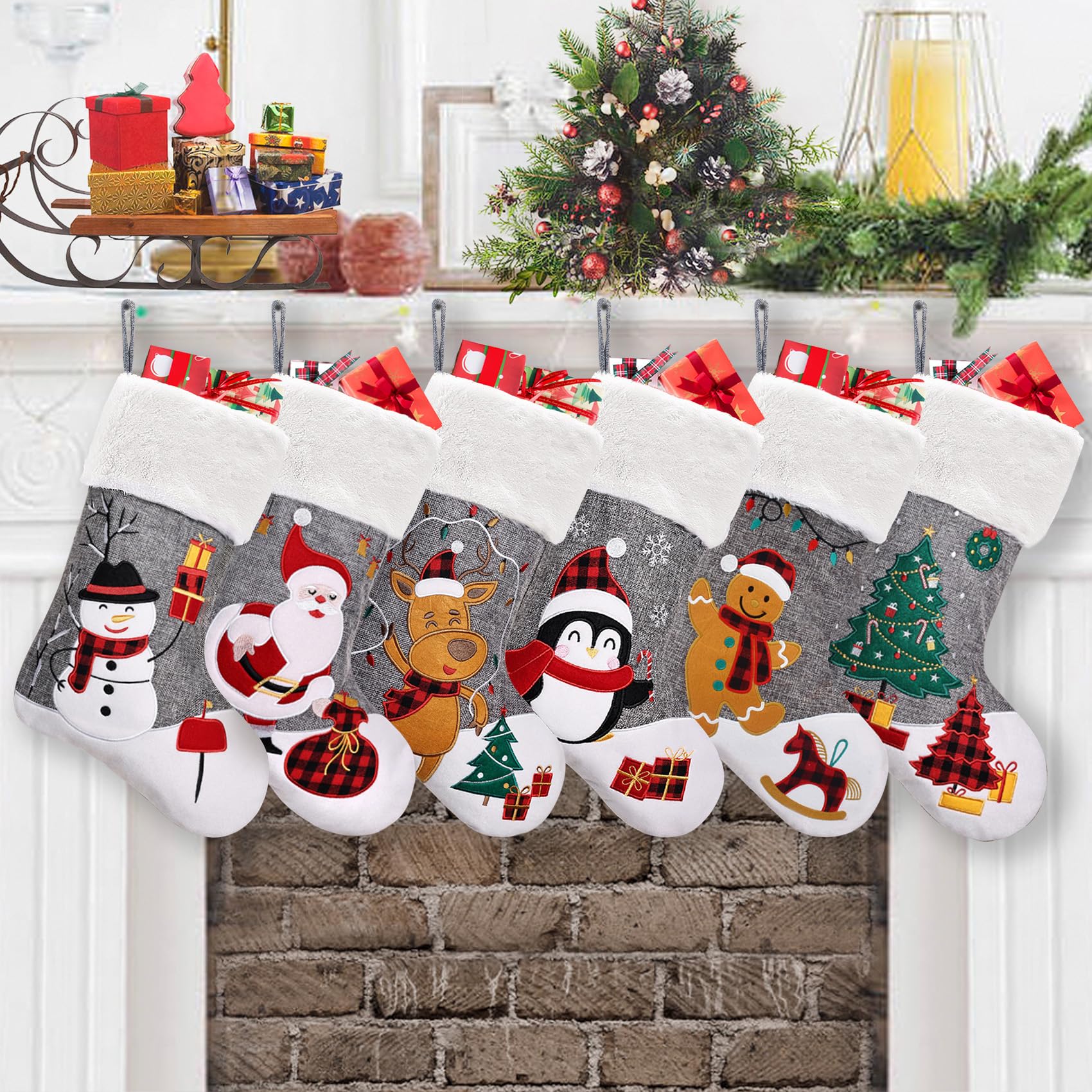 CARAKNOTS Weihnachtsstrümpfe Set mit 6 grauen Jute-Weihnachtsstrümpfen Kunstpelz große Strümpfe Weihnachten für Familie Kinder Weihnachtsmann Schneemann Elch Pinguin Baum Ingwer Xmas Bauernhaus Kamin