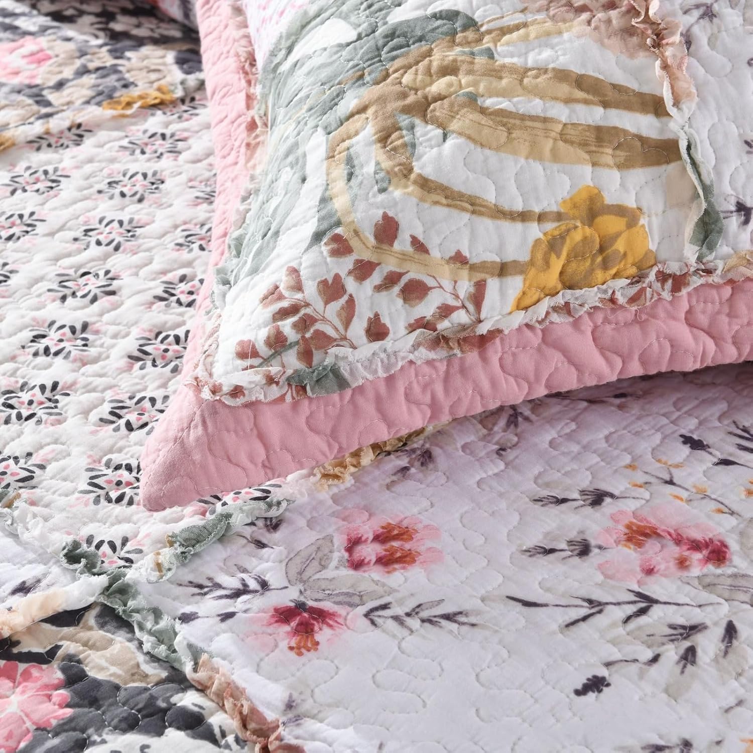 ABREEZE 3-Piece Quilt Set Queen Size Quilted Bedspread Reversible Country Style Floral Real Patchwork Bedding Quilt Set with Ruffles with Pillowcases for All Seasons,Pink