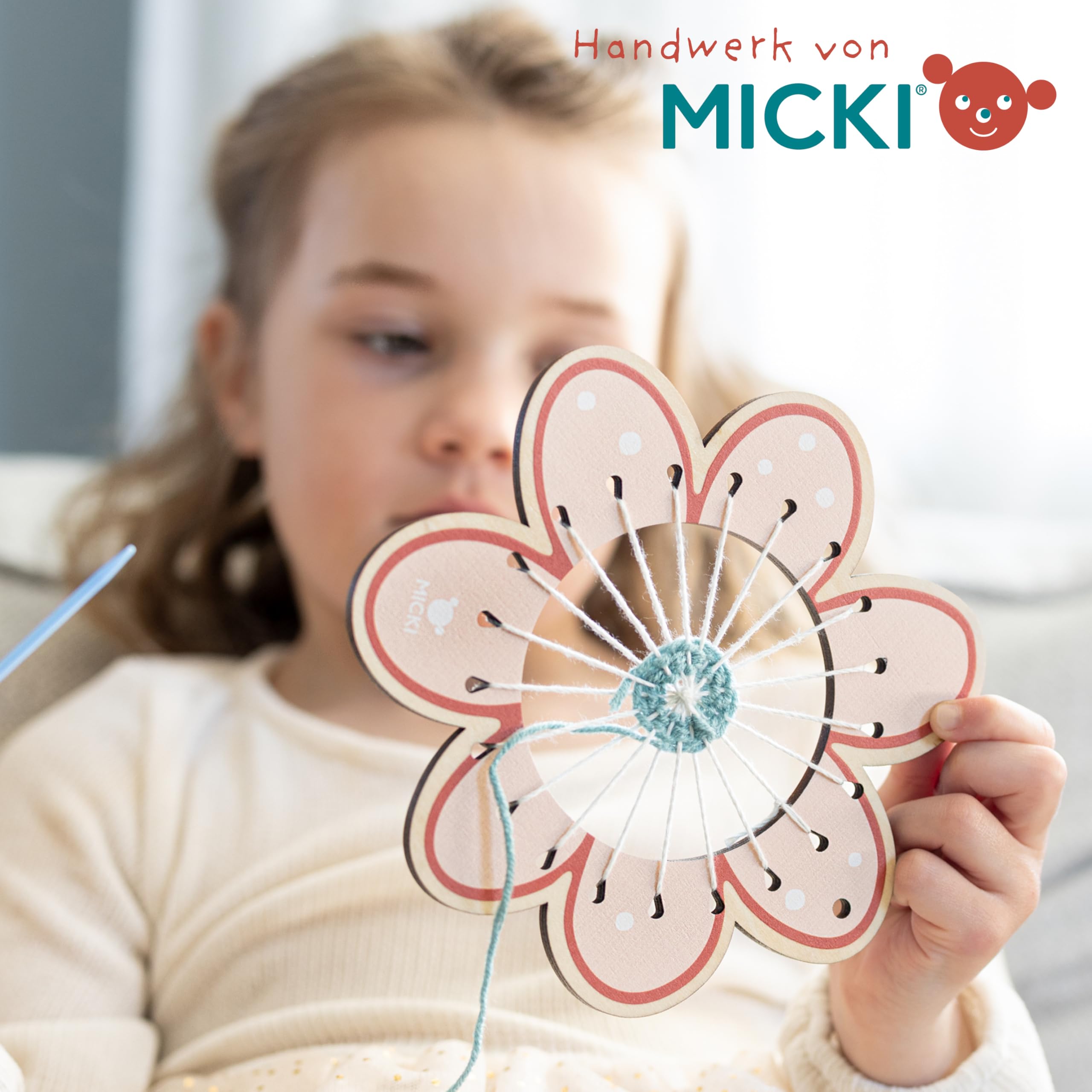 Micki Webrahmen für Kinder, Bastelset Kindergeburtstag, aus Holz, 3 Figuren | Webrahmen Kinder (Bär, Hase und Blume), Holzwebrahmen mit stumpfer Nadel und 4 Garnen, DIY Set Kinder, Webstuhl, 5x230x150 mm