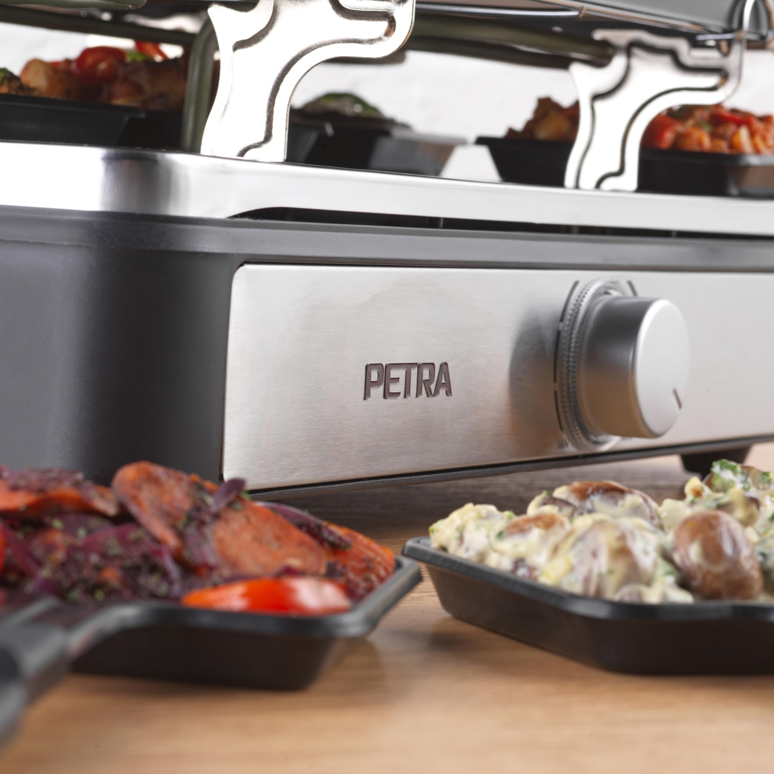 Petra PT4513VDE Grill Raclette - 6 Persone 2 in 1 Piastra Raclette e Foduta Formaggio, padelle per griglia antiaderenti, termostato regolabile, 6 forchette, 8 spatole in legno, Pentola da 1,3L, 1400W