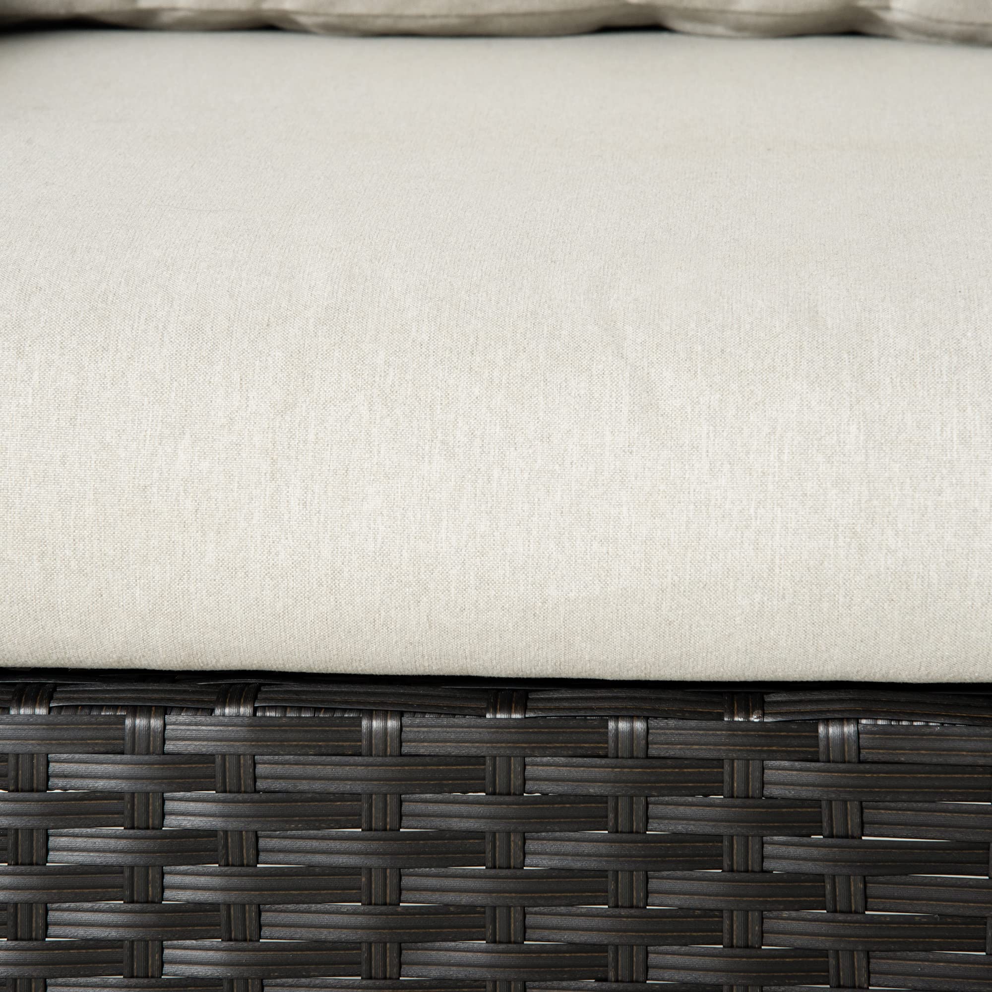 Outsunny Divano da Giardino 2 Posti in Rattan PE, Divano da Esterno con Cuscini Imbottiti e Piedini Regolabili, 132x70x74cm, Marrone