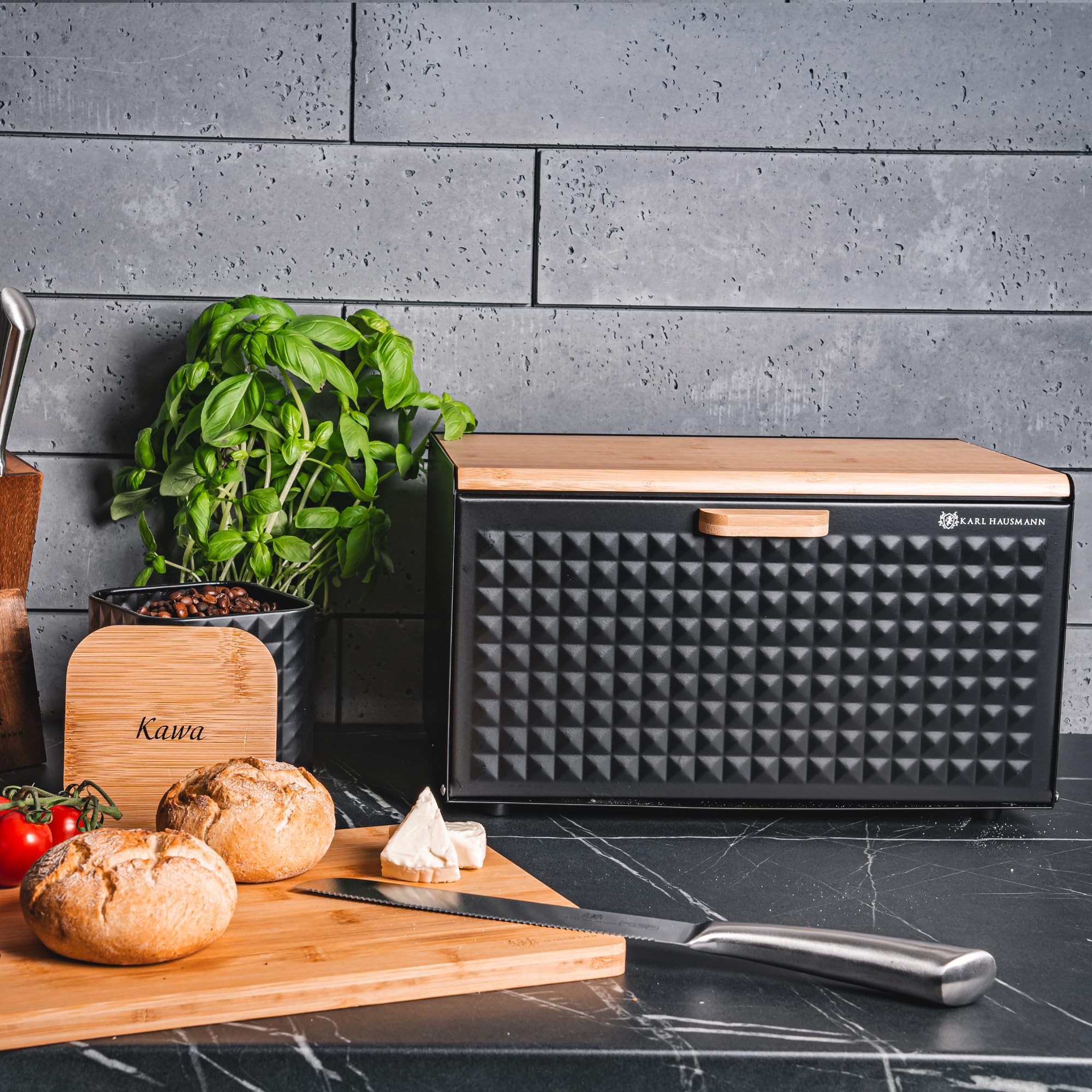 KARL HAUSMANN Chlebak na Pieczywo - Czarny Mat - Metalowy Pojemnik z Bambusową Pokrywą - Otwierany od Góry i z Przodu - Nowoczesny Design, Stylowy Chlebak Kuchenny