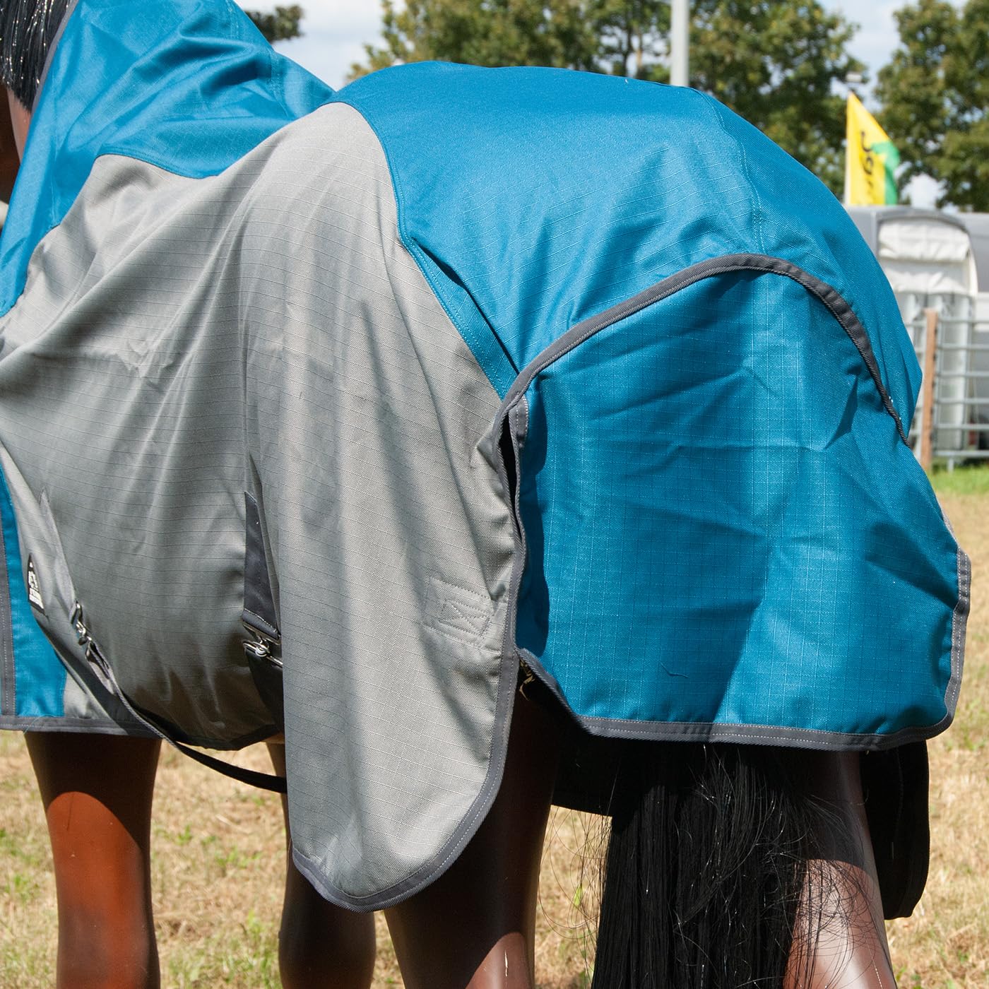 Brama-West 1200D - Manta de lluvia para caballo con cuello alto, impermeable, color azul y gris, tamaño 105 cm