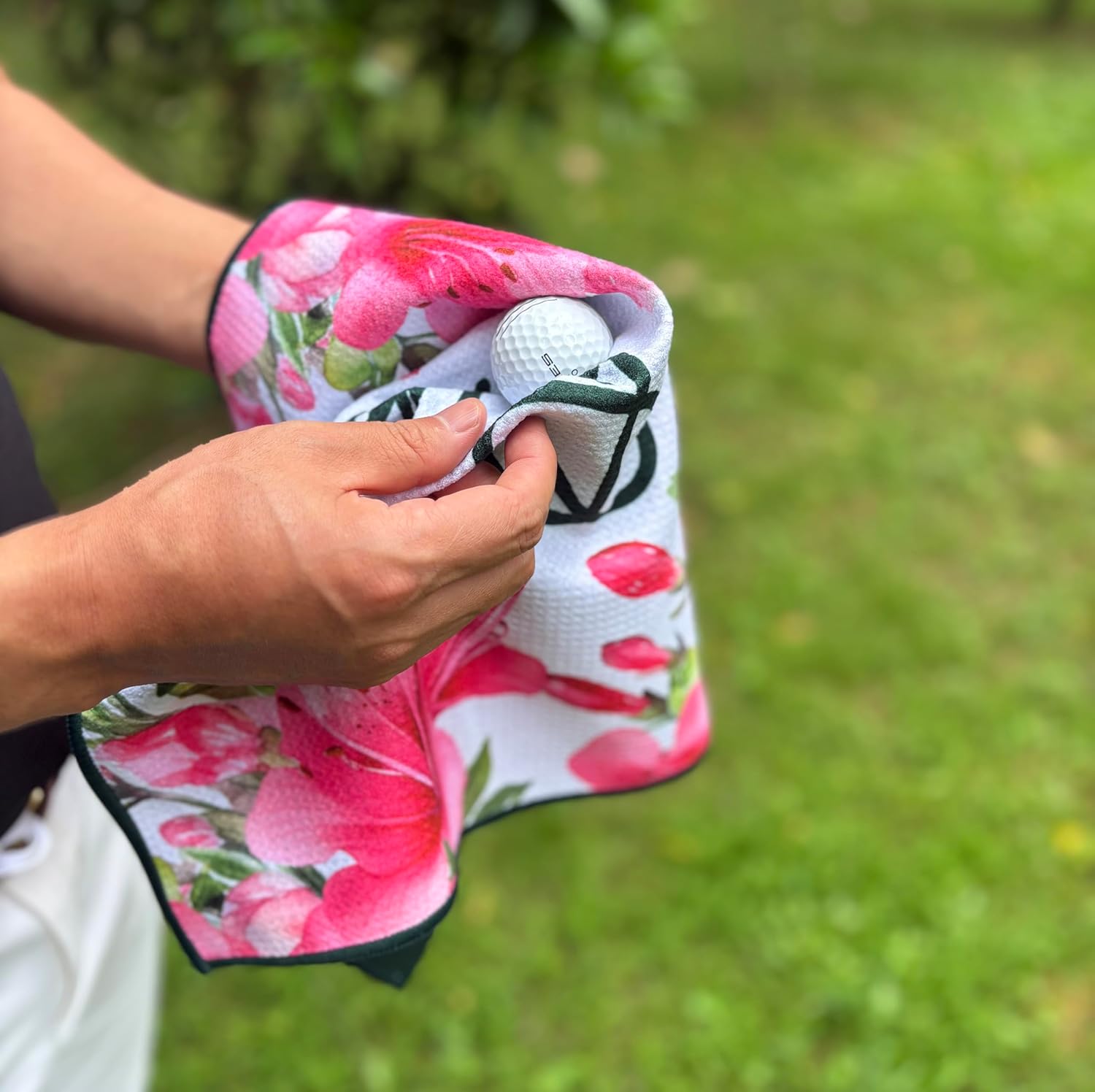 Women's Cabretta Leather Golf Glove with 40''x18'' Magnetic Golf Towels Azalea Towel-Size M