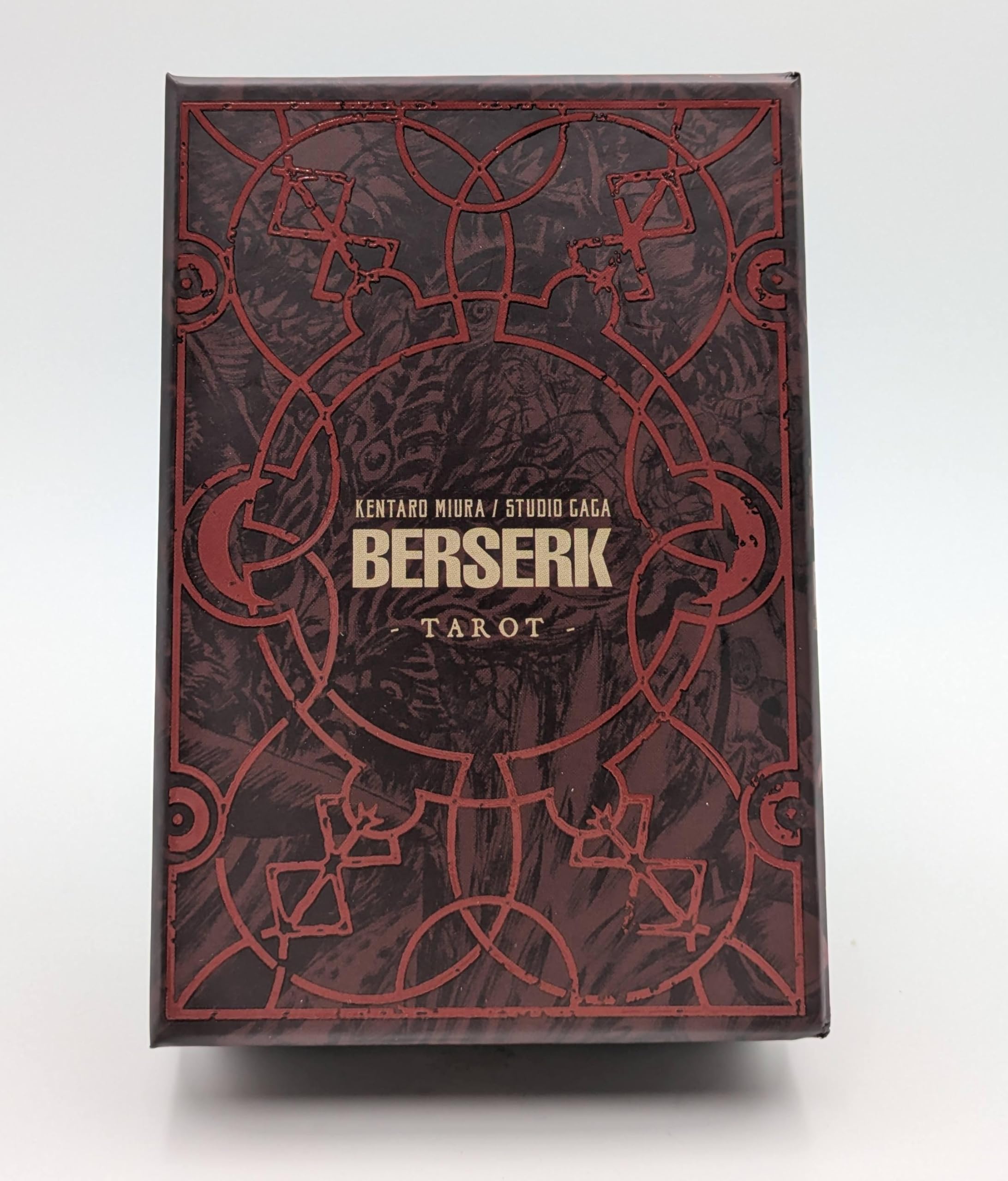 Berserk Max 21 - Tarot-Edition: Das actiongeladene und genredefinierende Dark-Fantasy-Epos von Kentaro Miura mit exklusivem Tarot-Set