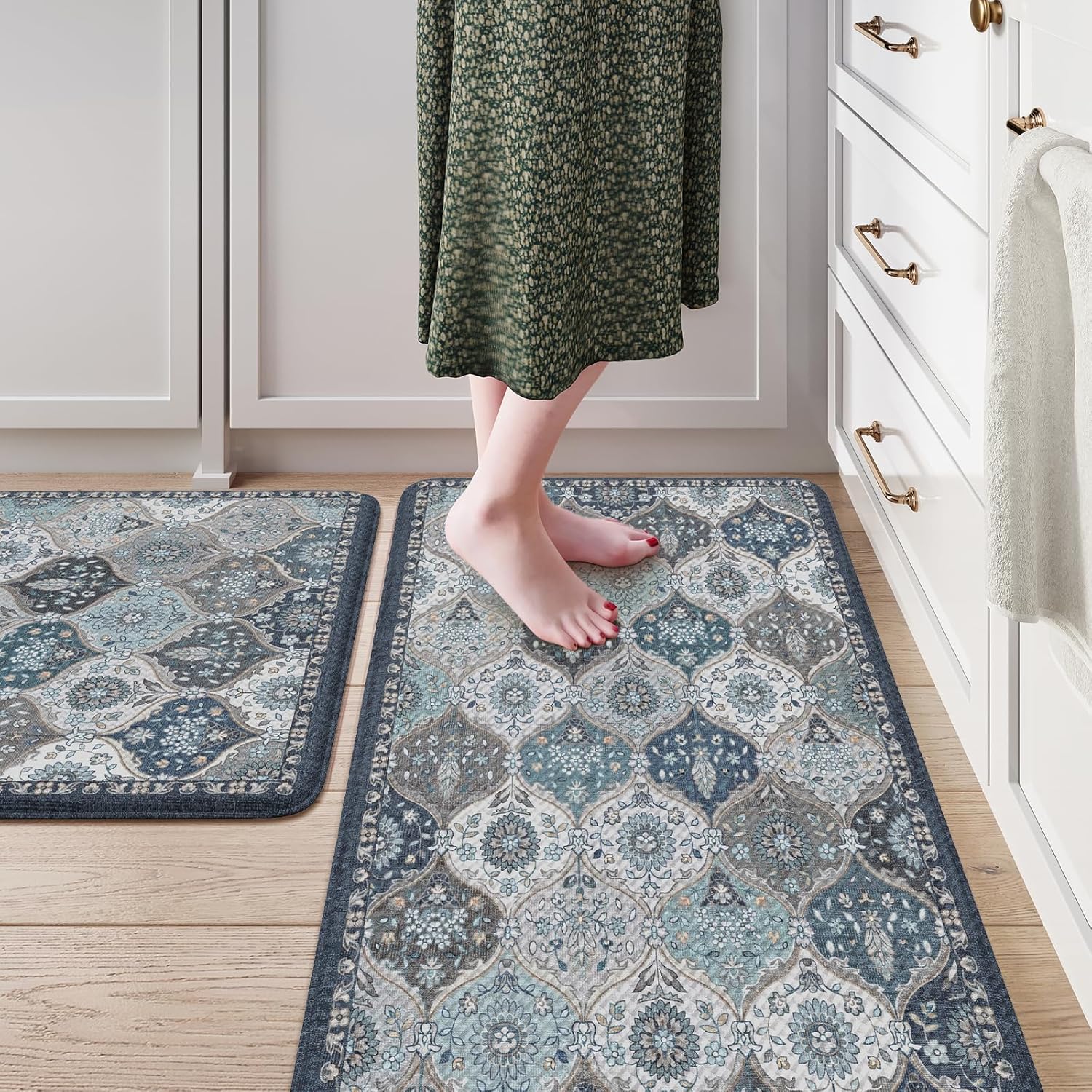 LEEVAN Kitchen Rugs Non Slip, Cushioned Kitchen Floor Mats