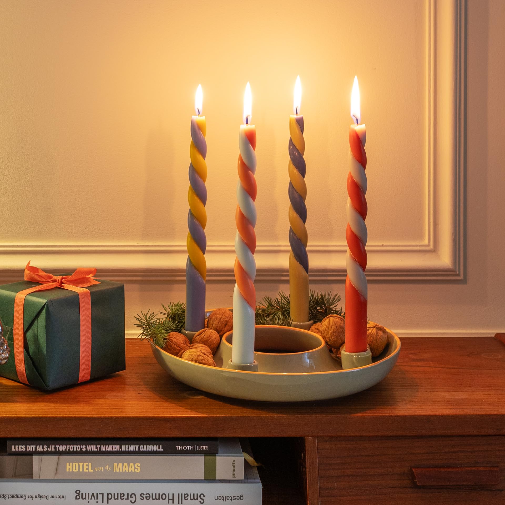 REMEMBER Adventskranzschale Lucia, H 4 cm, Ø 26 cm, Dolomit Keramik – Dekorative Schale für Adventskranz mit 4 Kerzen, modernes Weihnachtsdeko Accessoire für Adventszeit