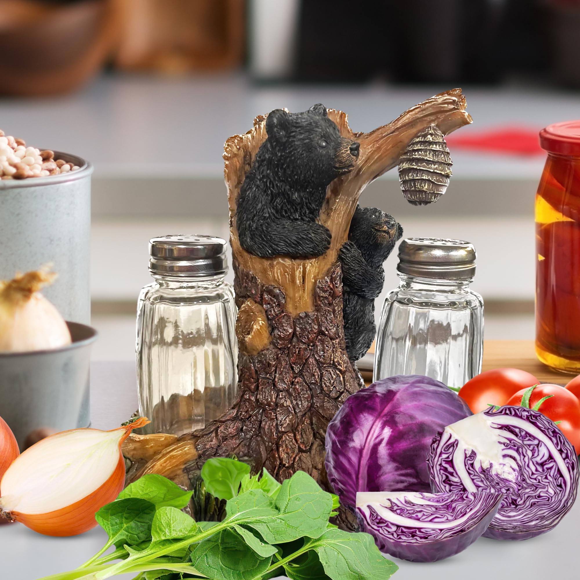 Pine Ridge Salero y pimentero de oso – Dos agitadores de vidrio, soporte de oso en árbol para especias y condimentos, para cocina, comedor o decoración de mesa