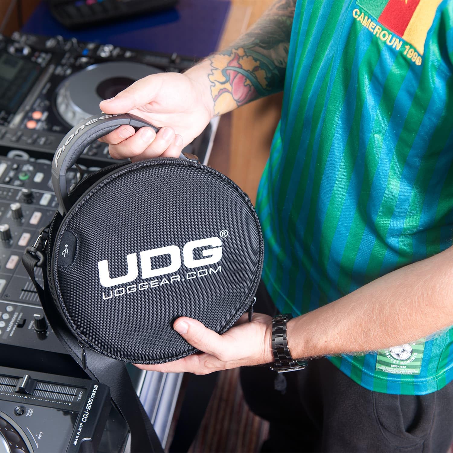 UDG Ultimate DIGI Headphone Bag czarny U9950BL