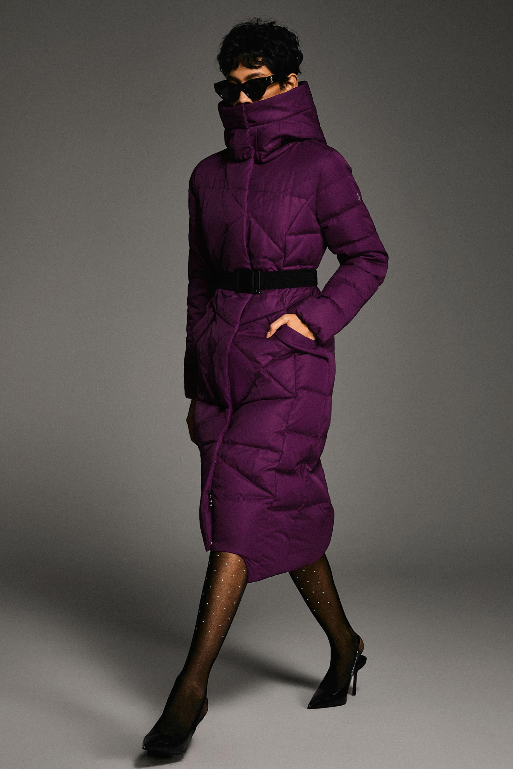 Orolay Damen Daunenmantel mit Kapuze Lange Winterjacke Winddichte Gesteppte Oberbekleidung